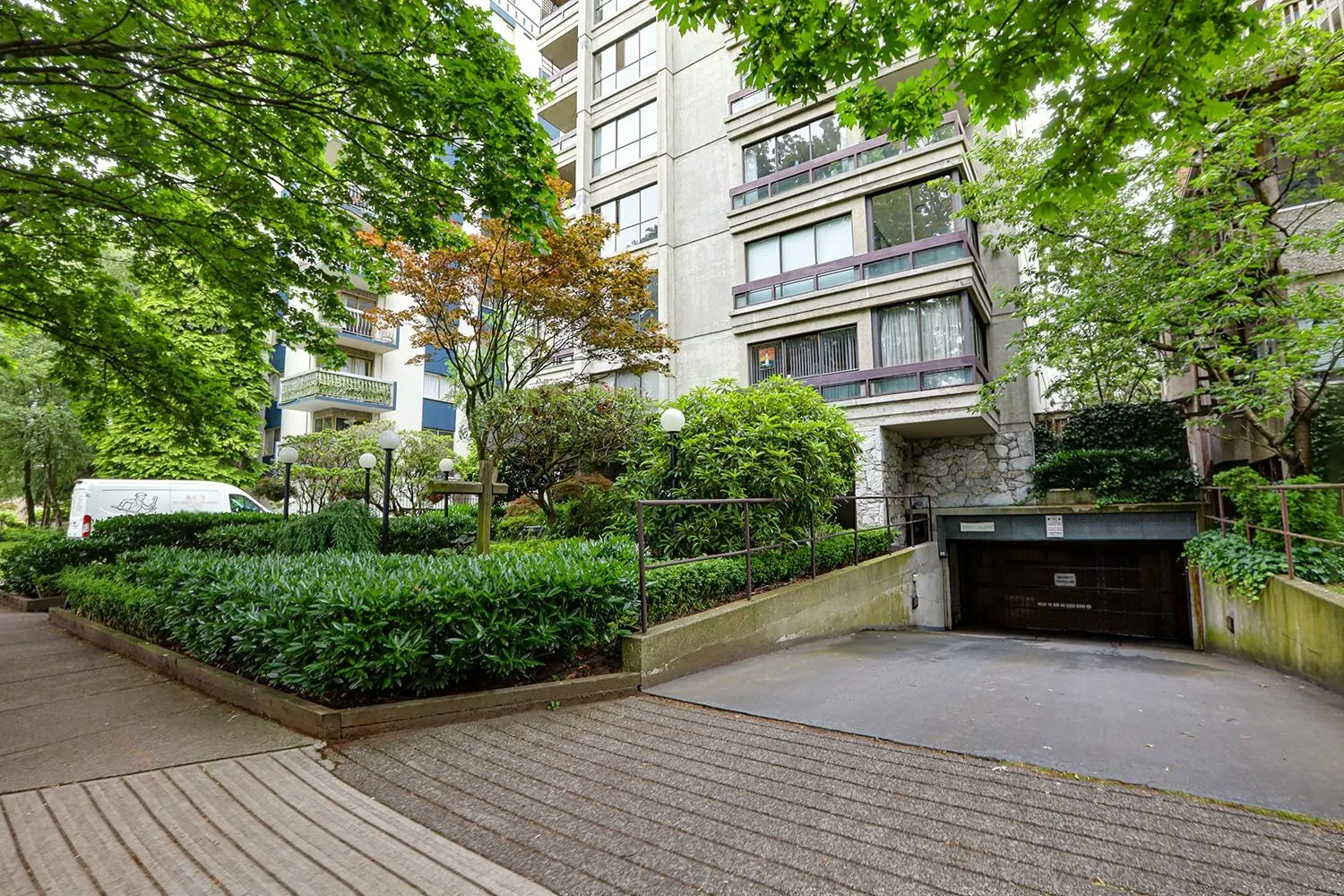 202 1165 Burnaby Street