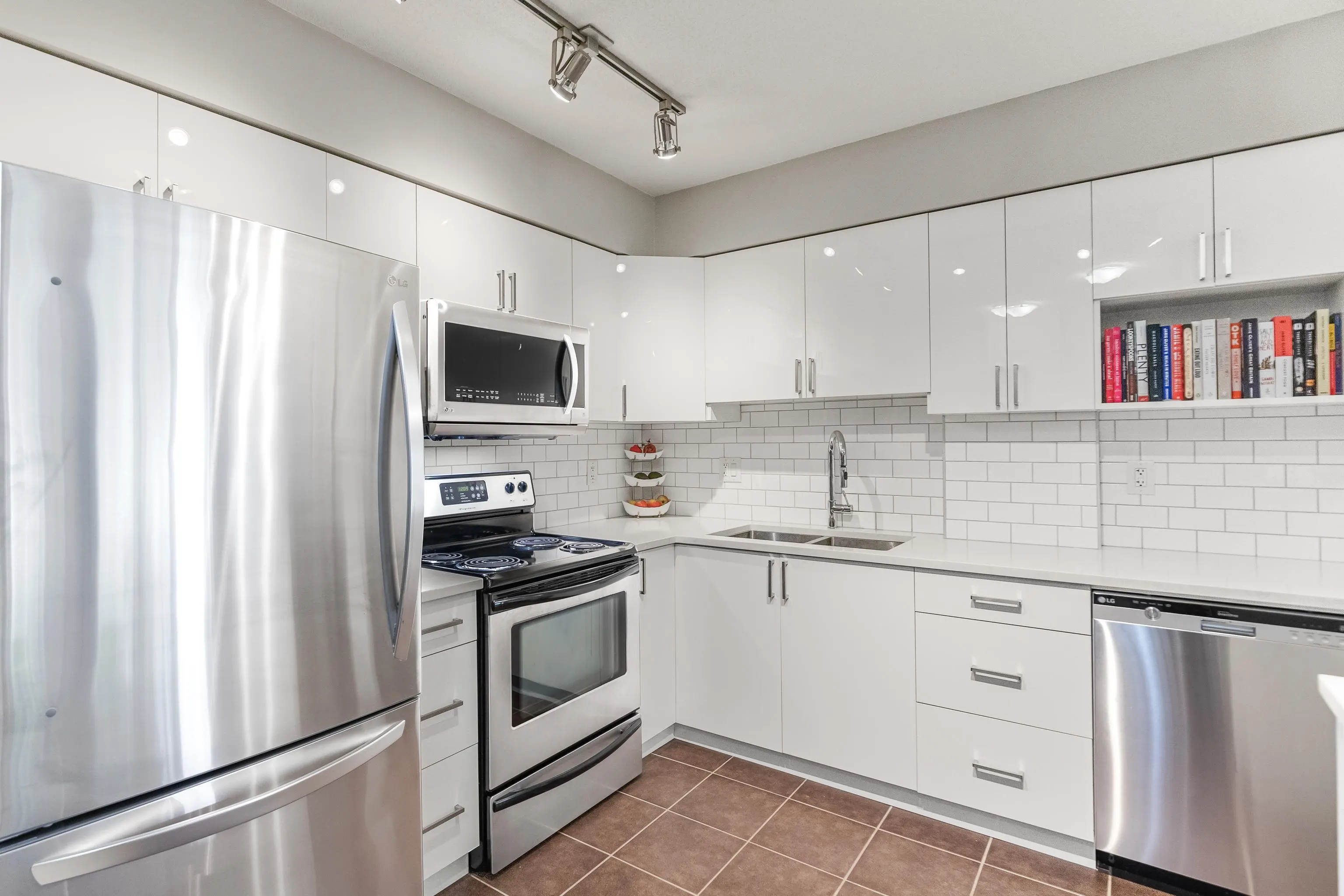 109 160 Shoreline Circle