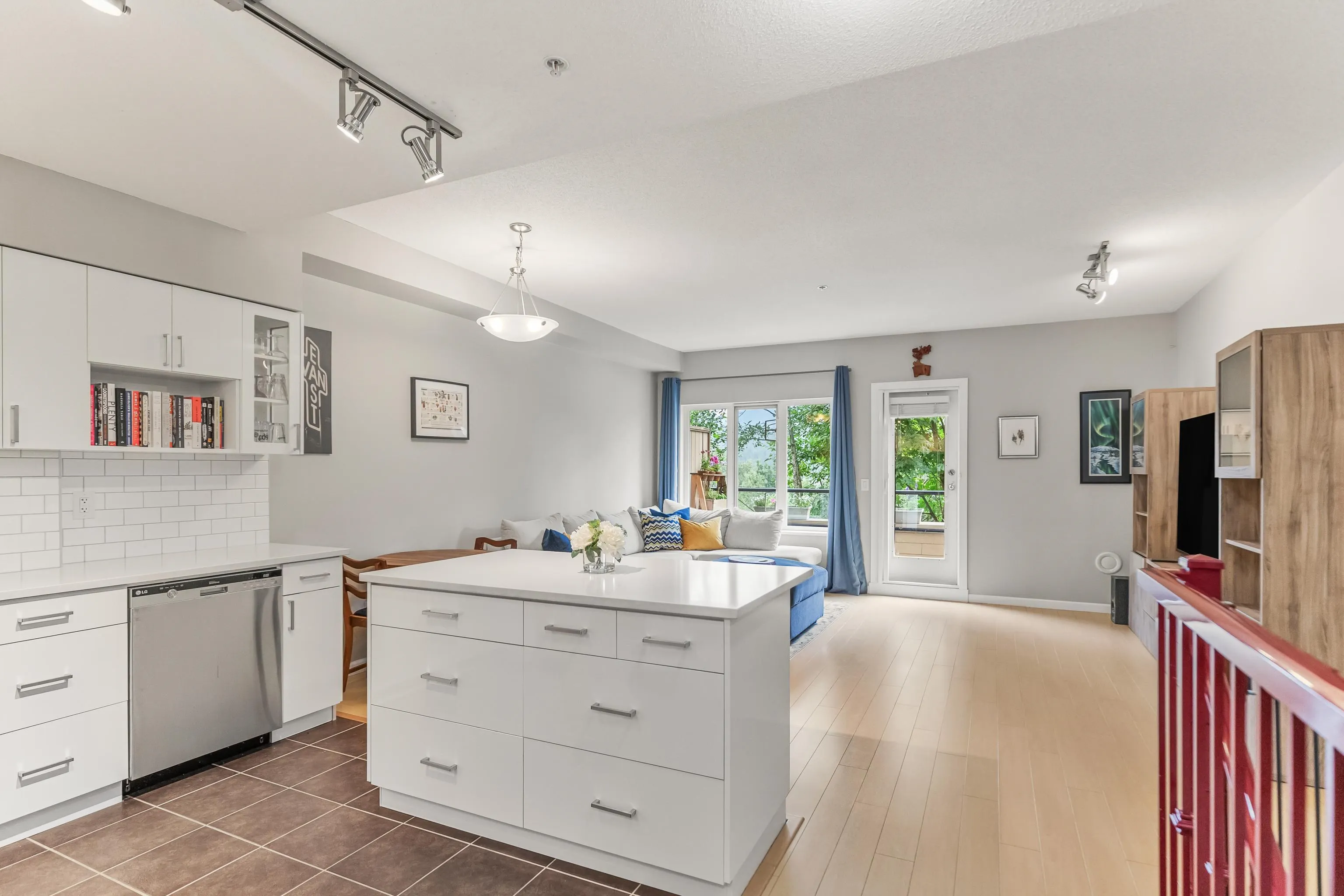 109 160 Shoreline Circle