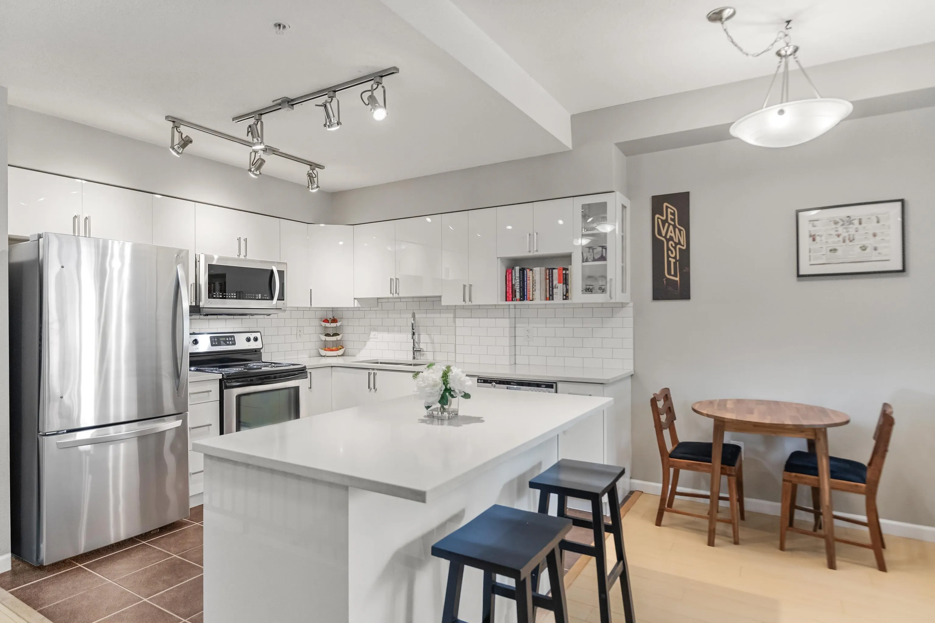 109 160 Shoreline Circle