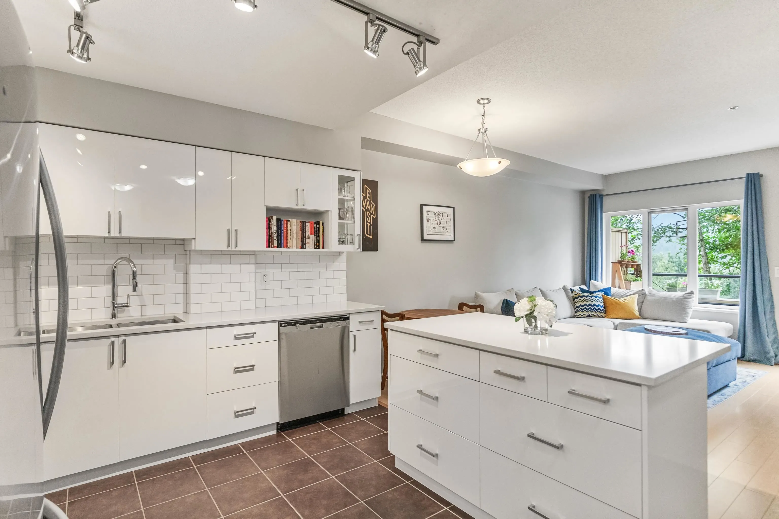 109 160 Shoreline Circle