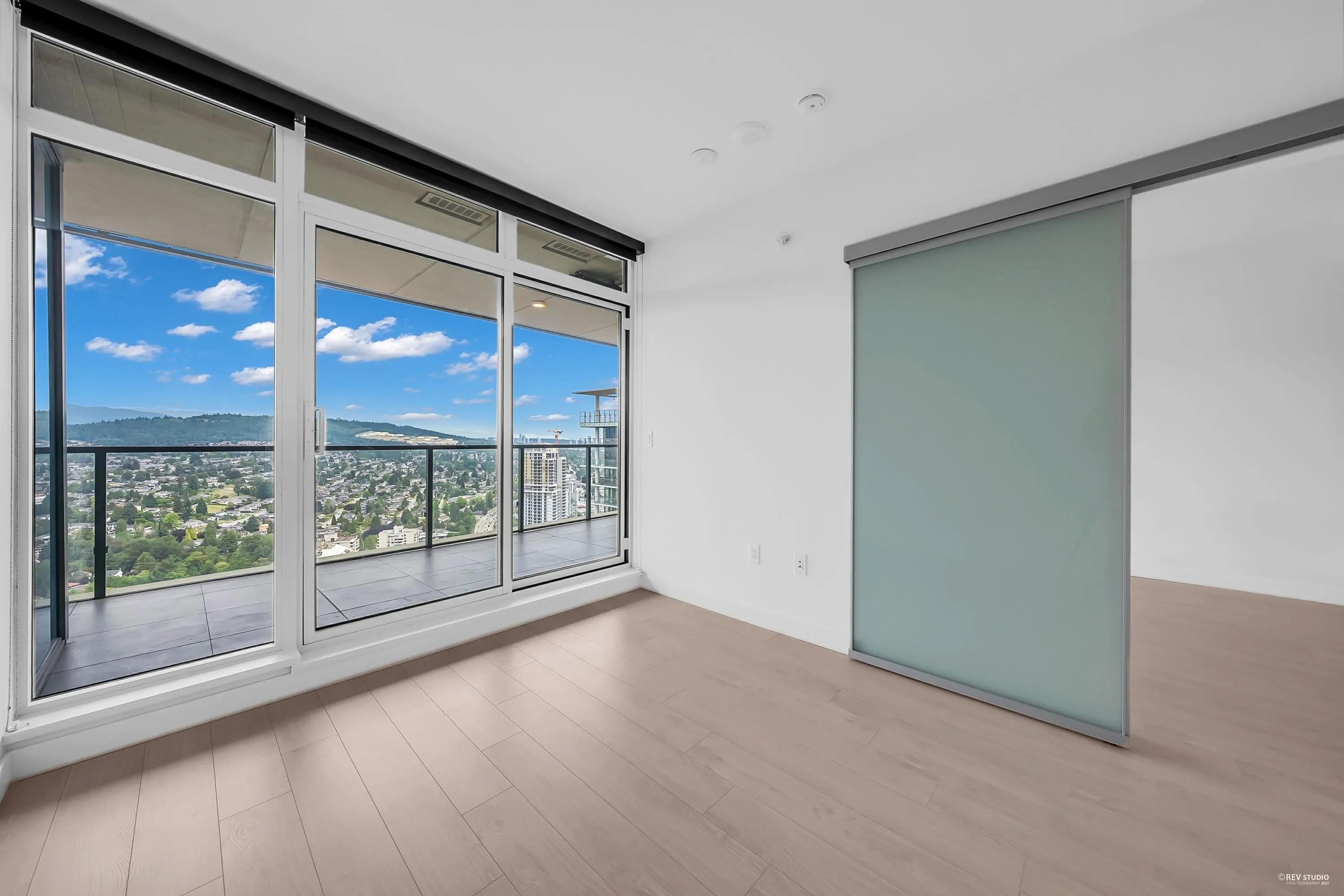 4504 4880 Lougheed Highway