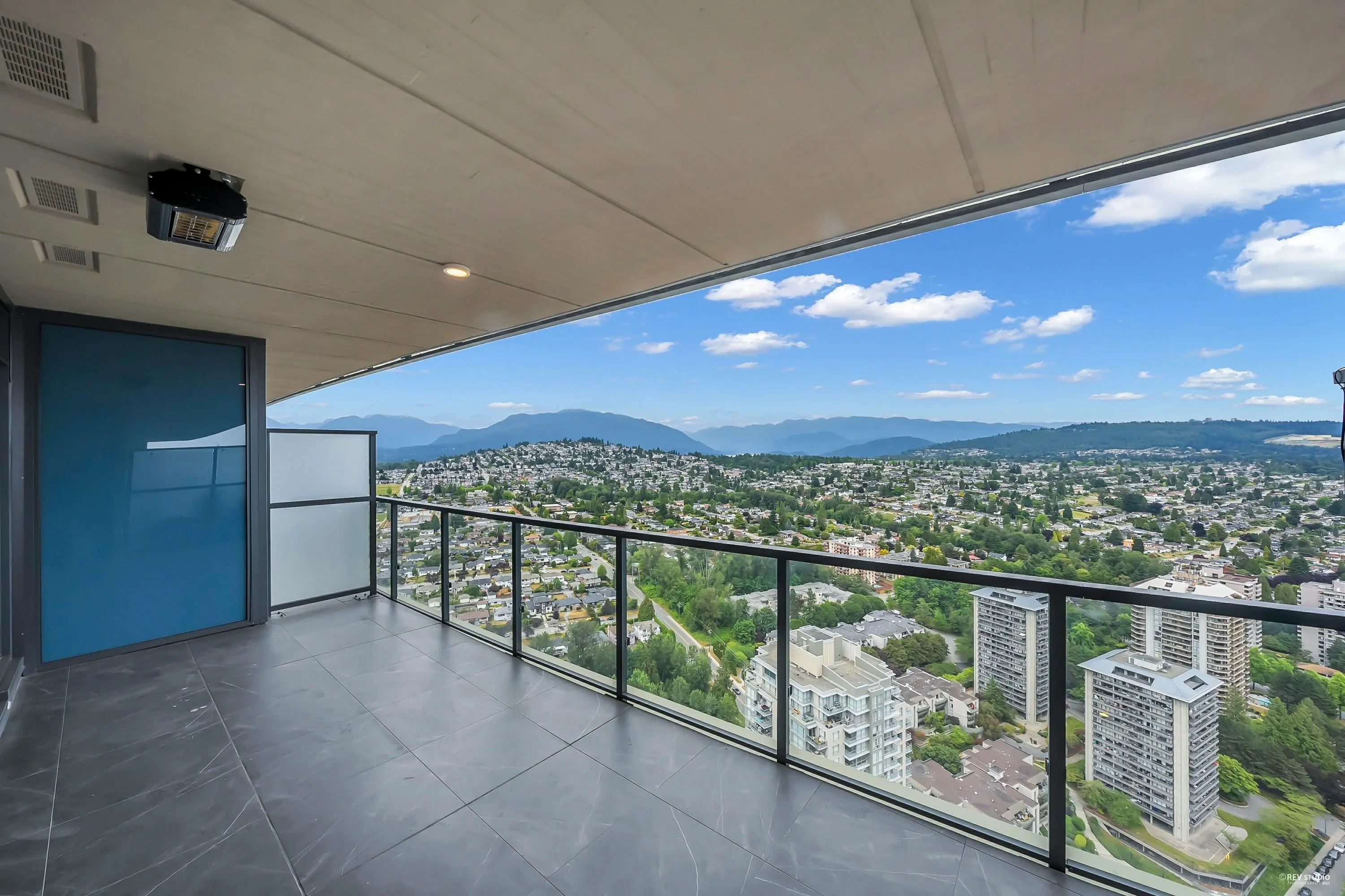 4504 4880 Lougheed Highway