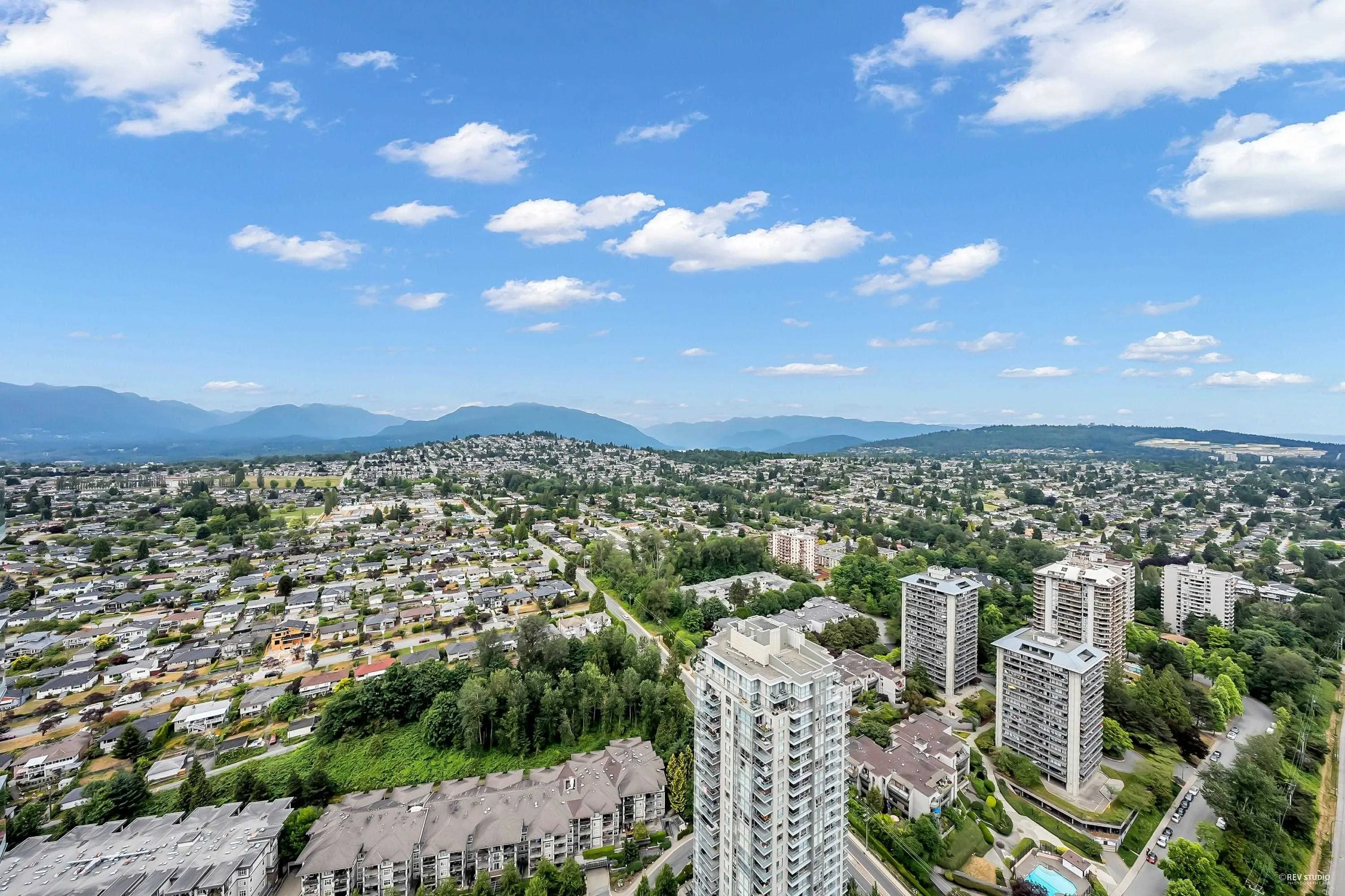 4504 4880 Lougheed Highway