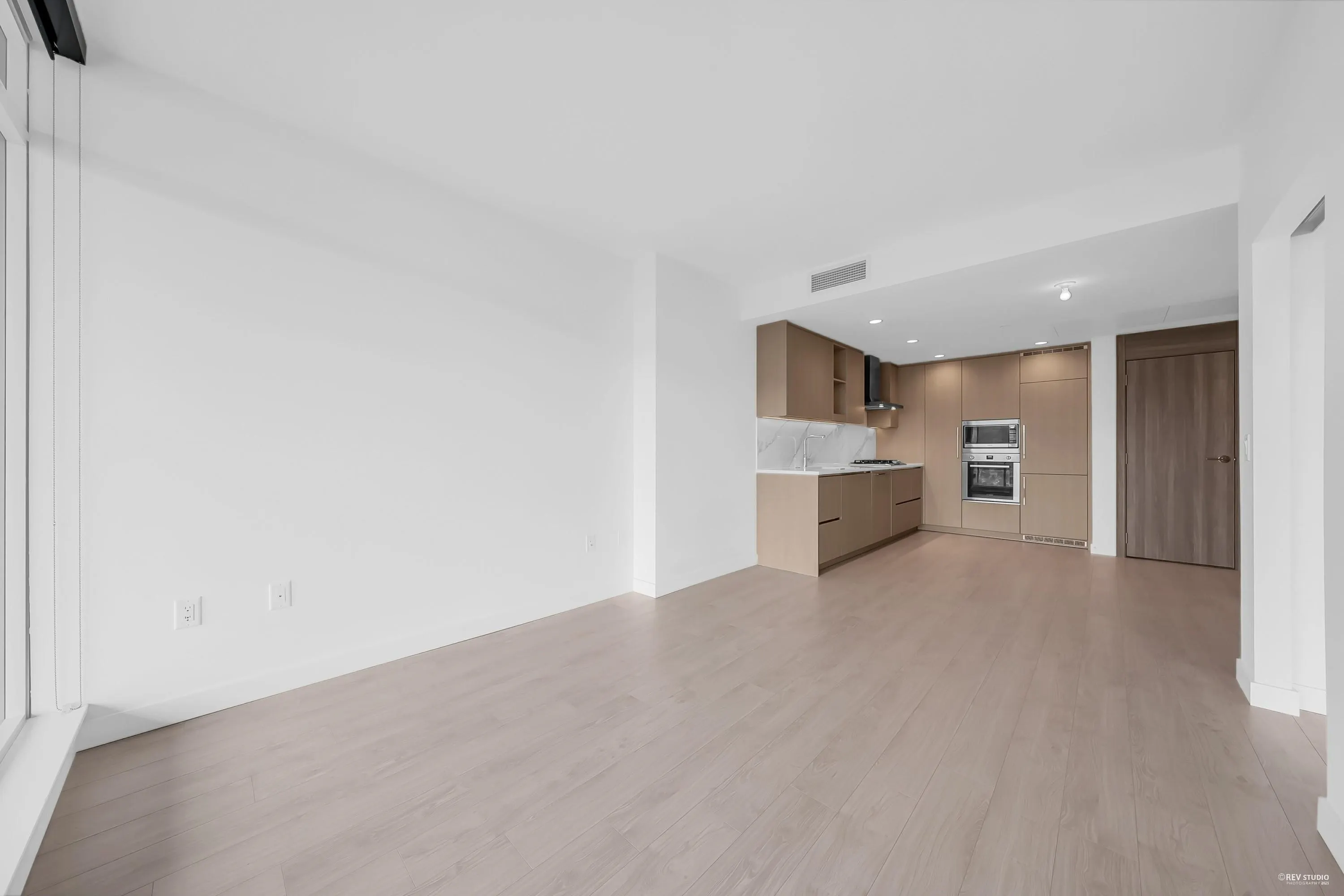 4504 4880 Lougheed Highway