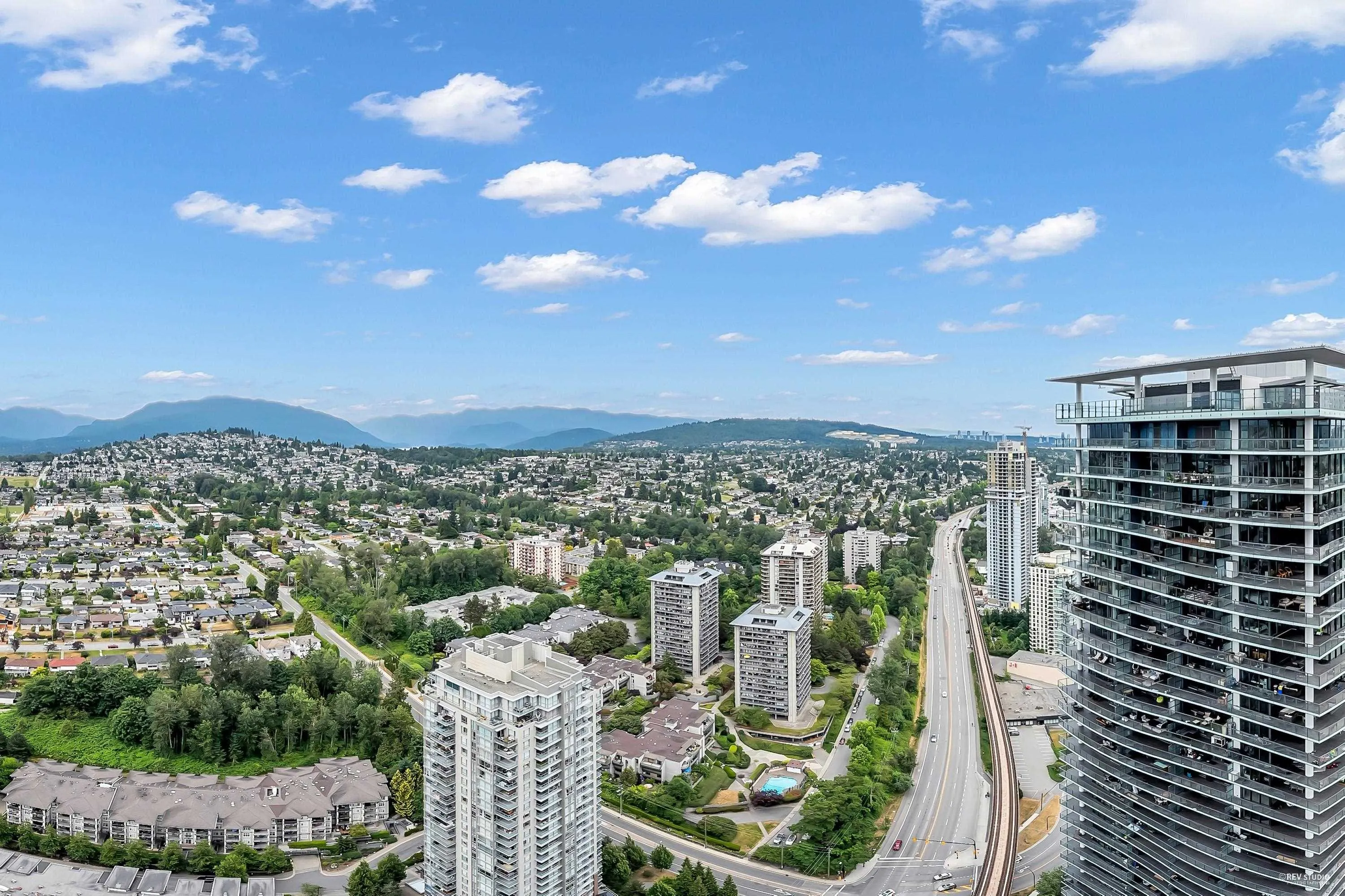 4504 4880 Lougheed Highway