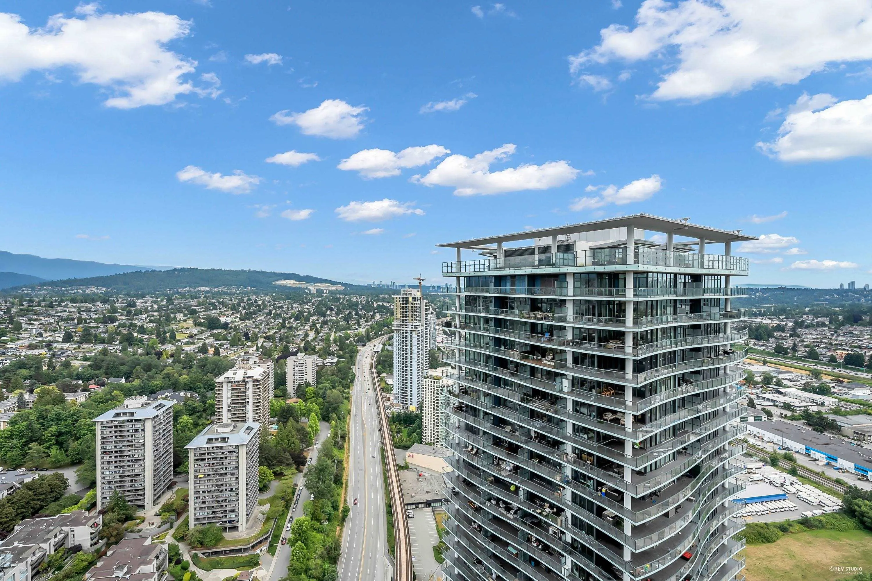 4504 4880 Lougheed Highway