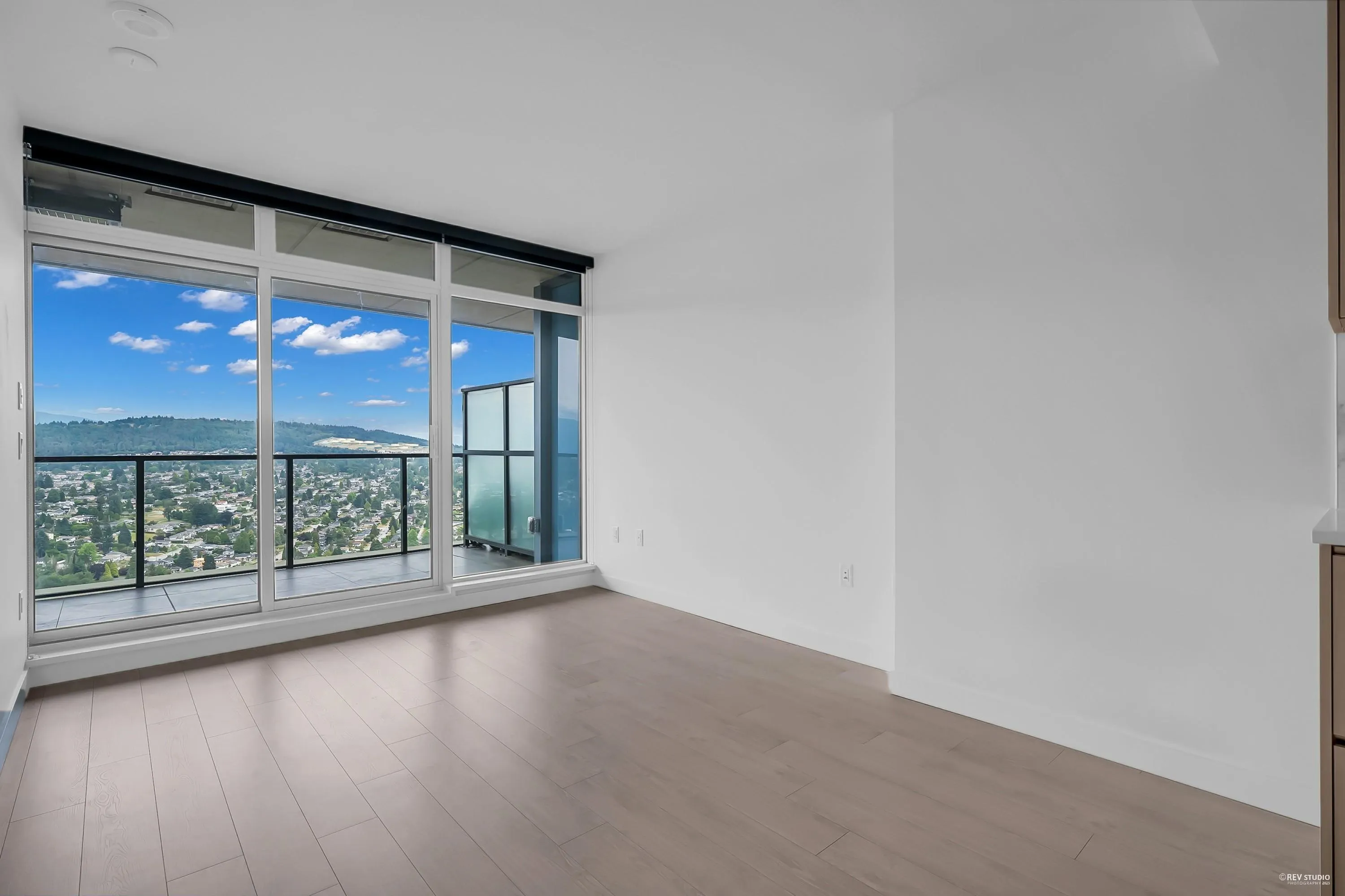 4504 4880 Lougheed Highway
