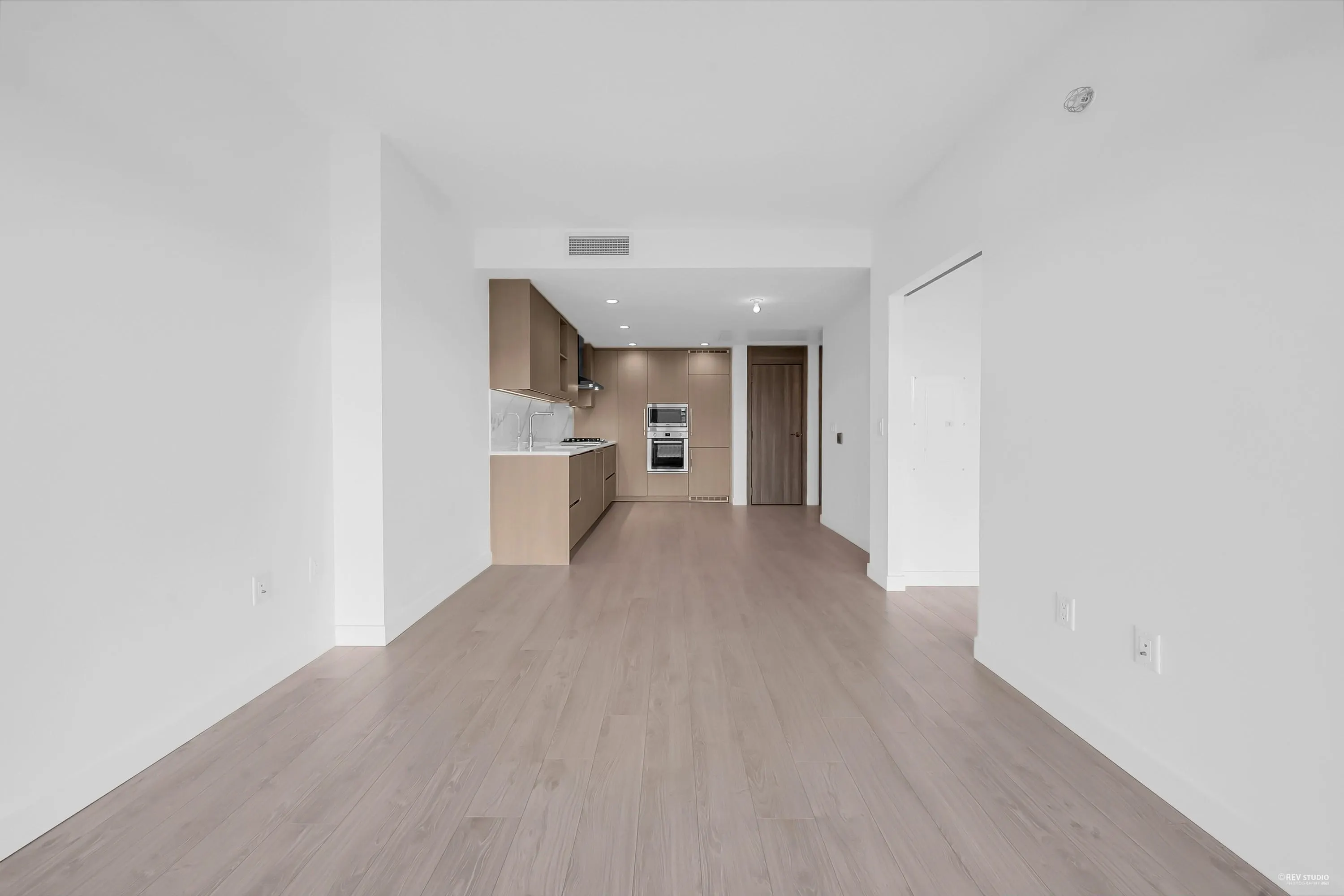 4504 4880 Lougheed Highway