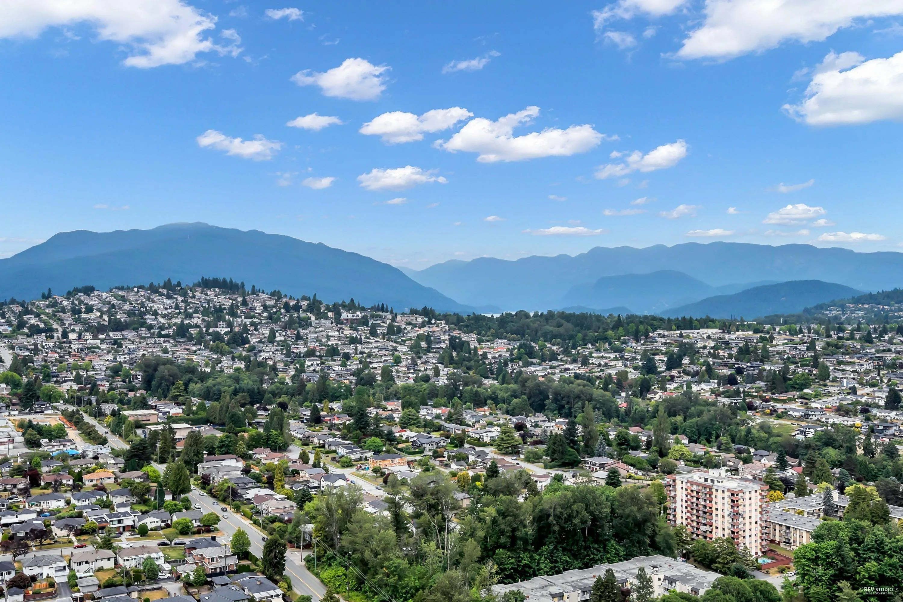 4504 4880 Lougheed Highway