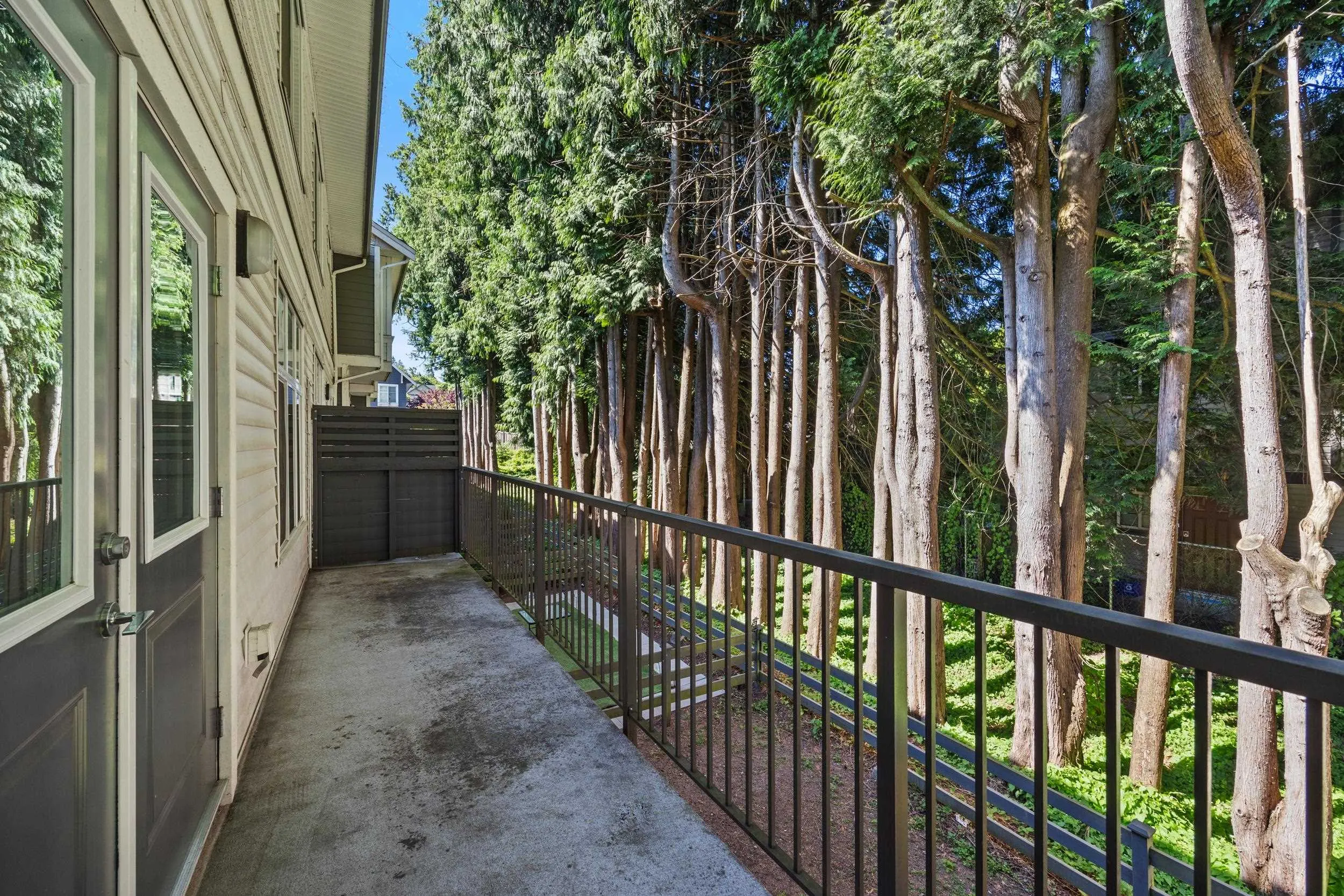 15 10433 158 Street