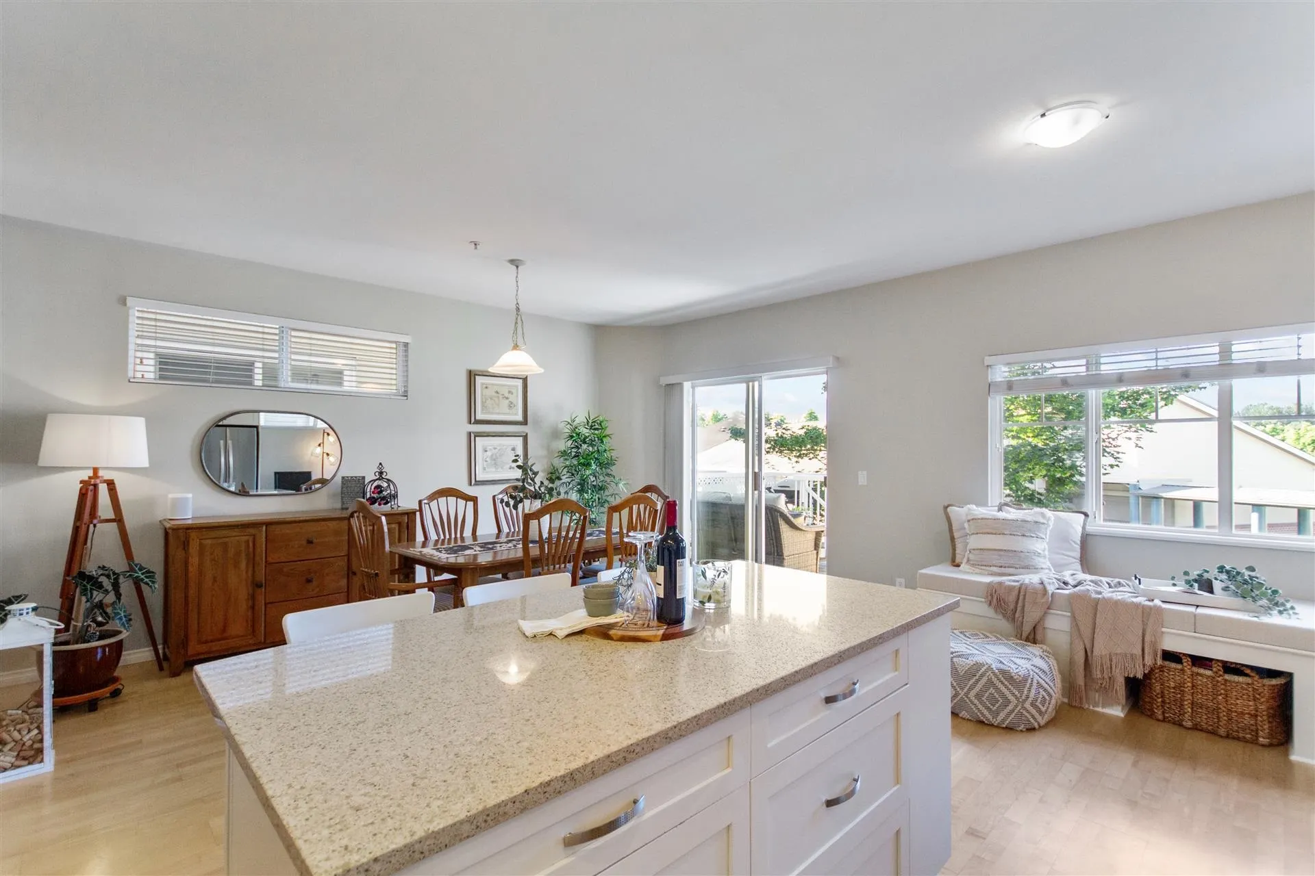 32 1108 Riverside Close