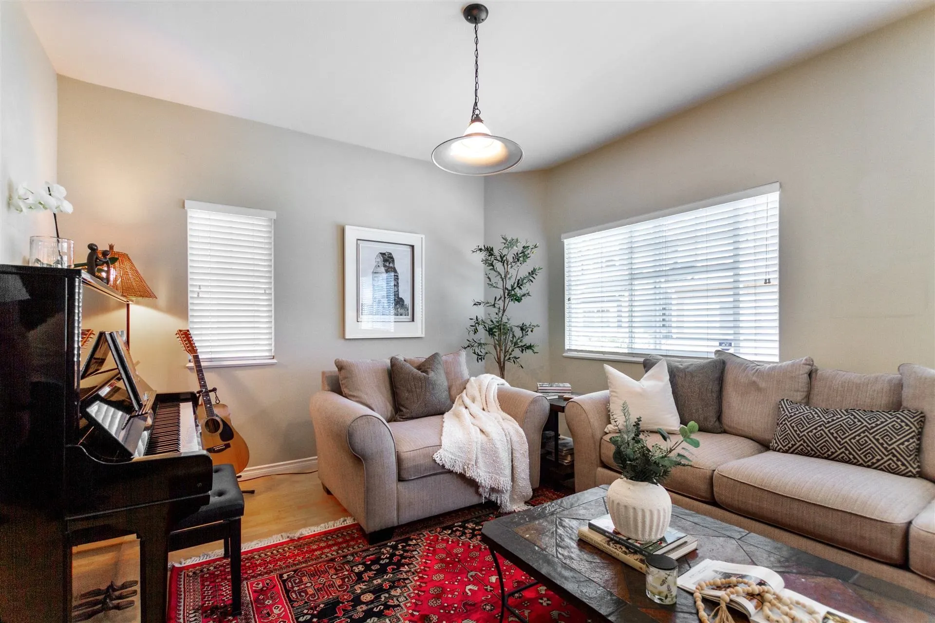 32 1108 Riverside Close