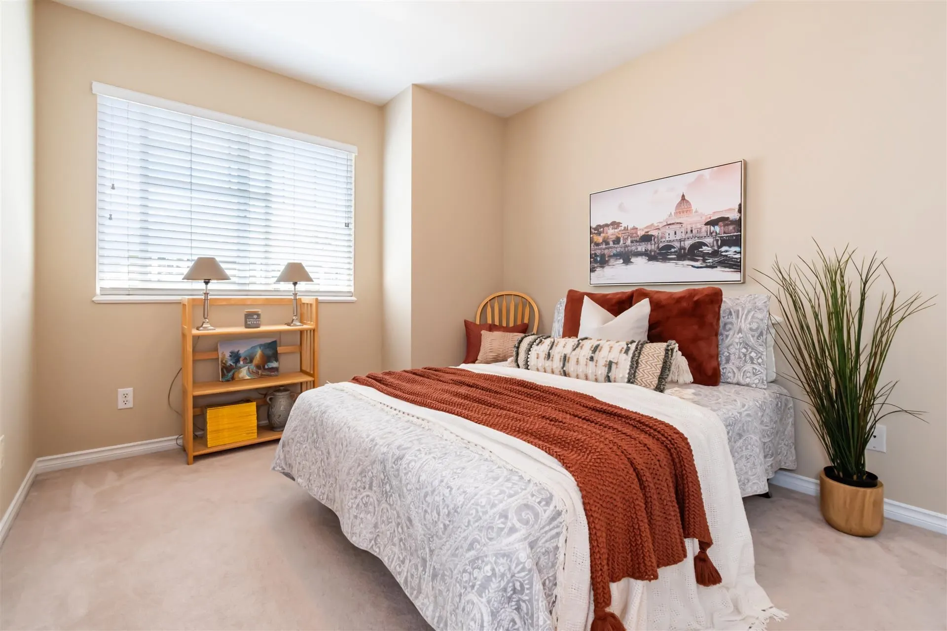 32 1108 Riverside Close