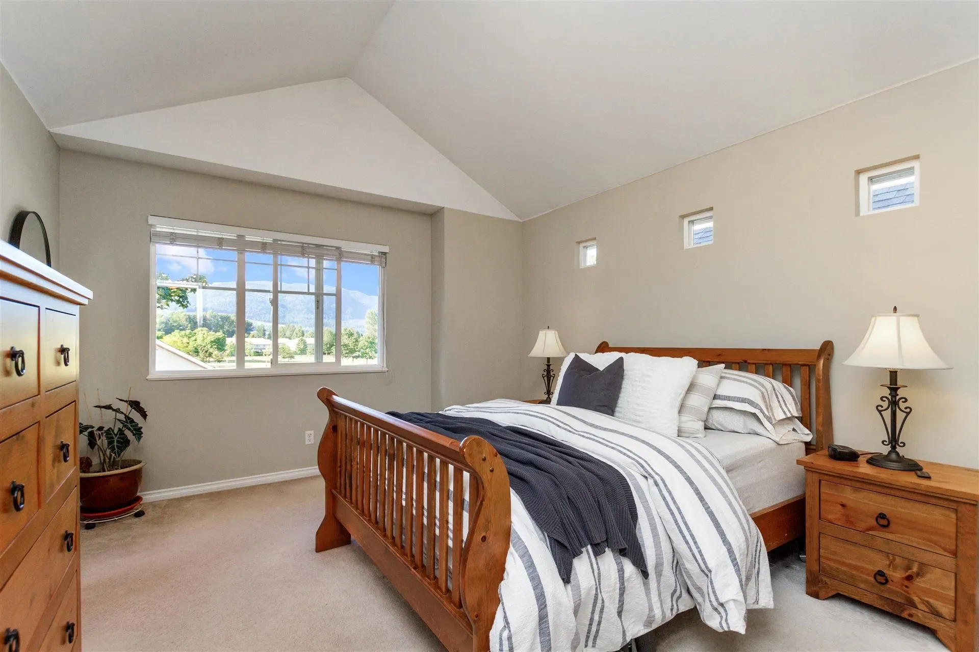 32 1108 Riverside Close