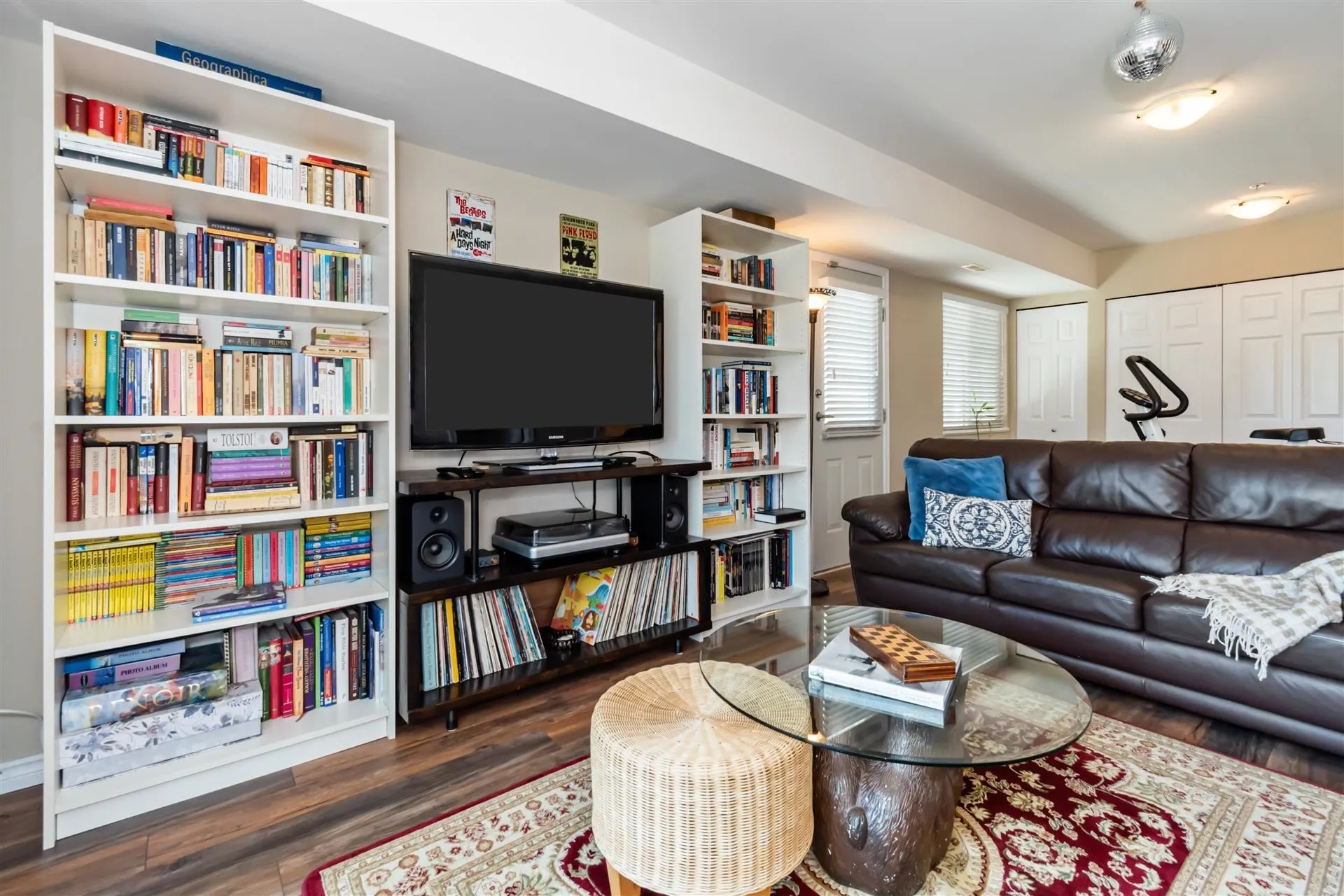 32 1108 Riverside Close