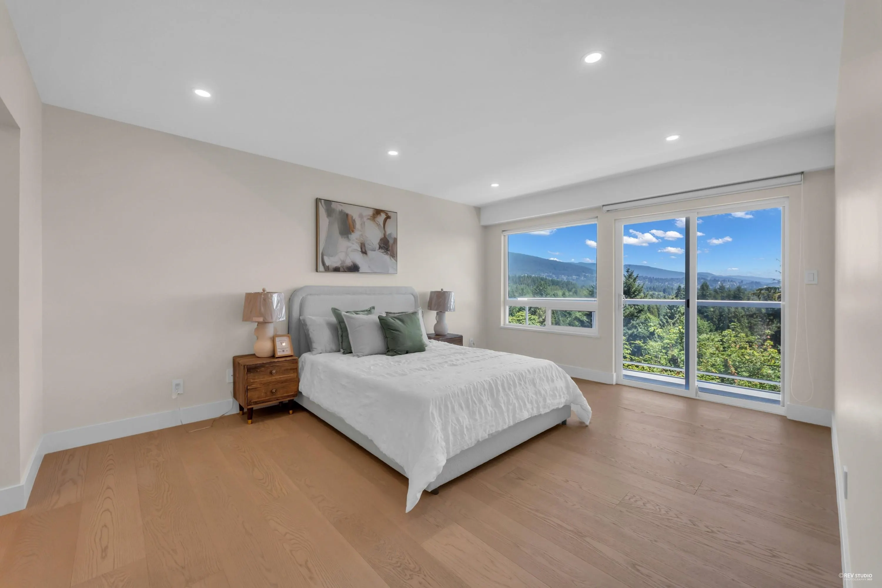 818 Younette Drive