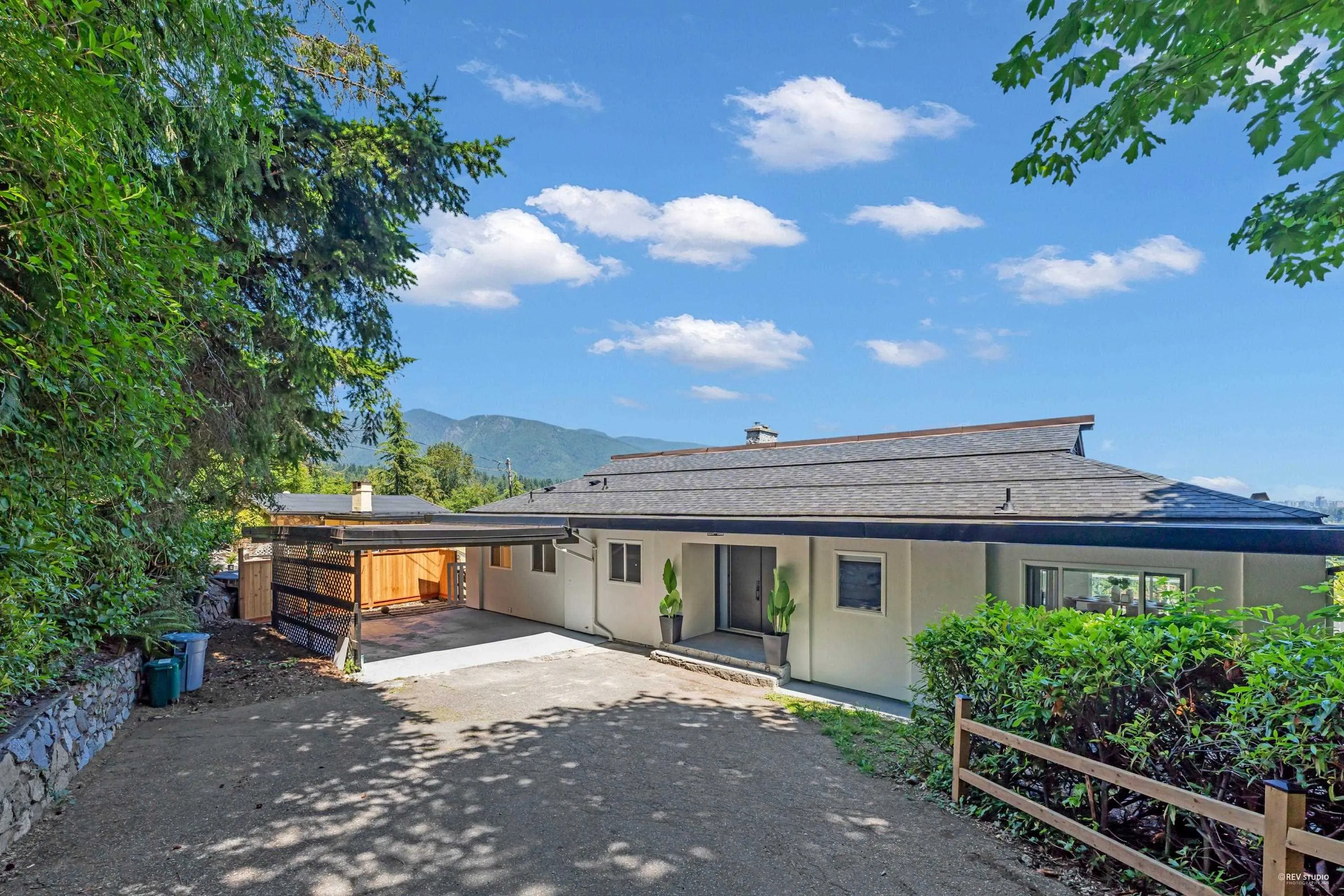 818 Younette Drive