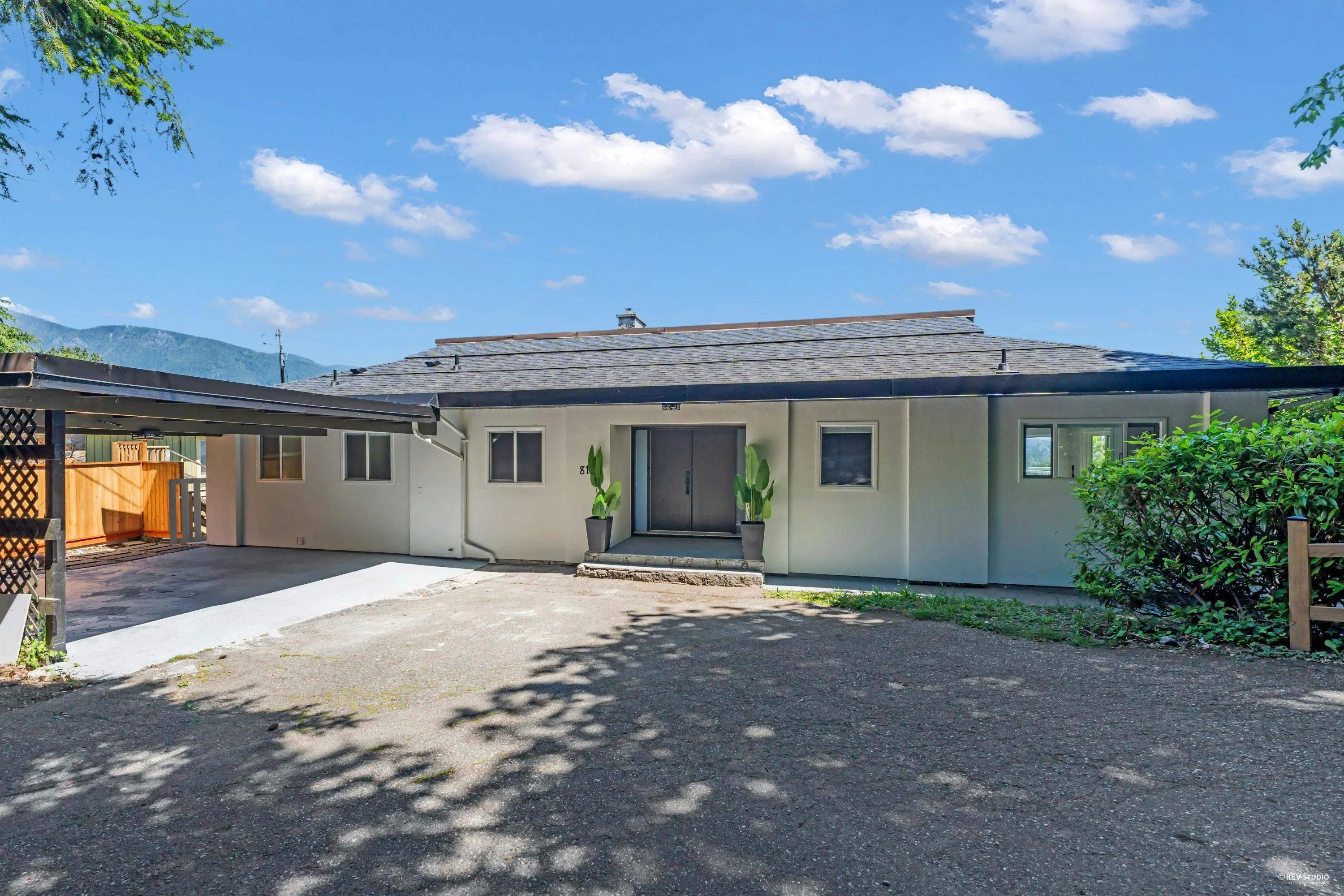 818 Younette Drive