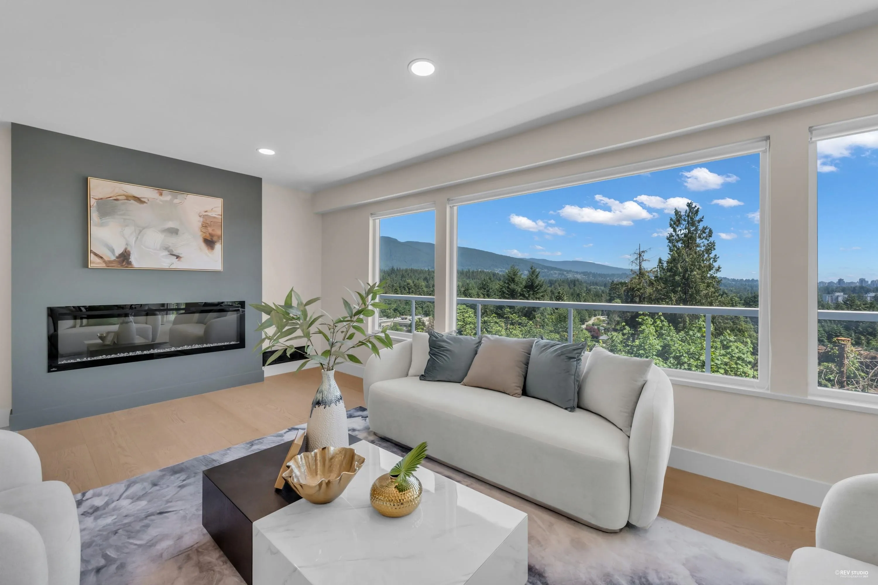 818 Younette Drive