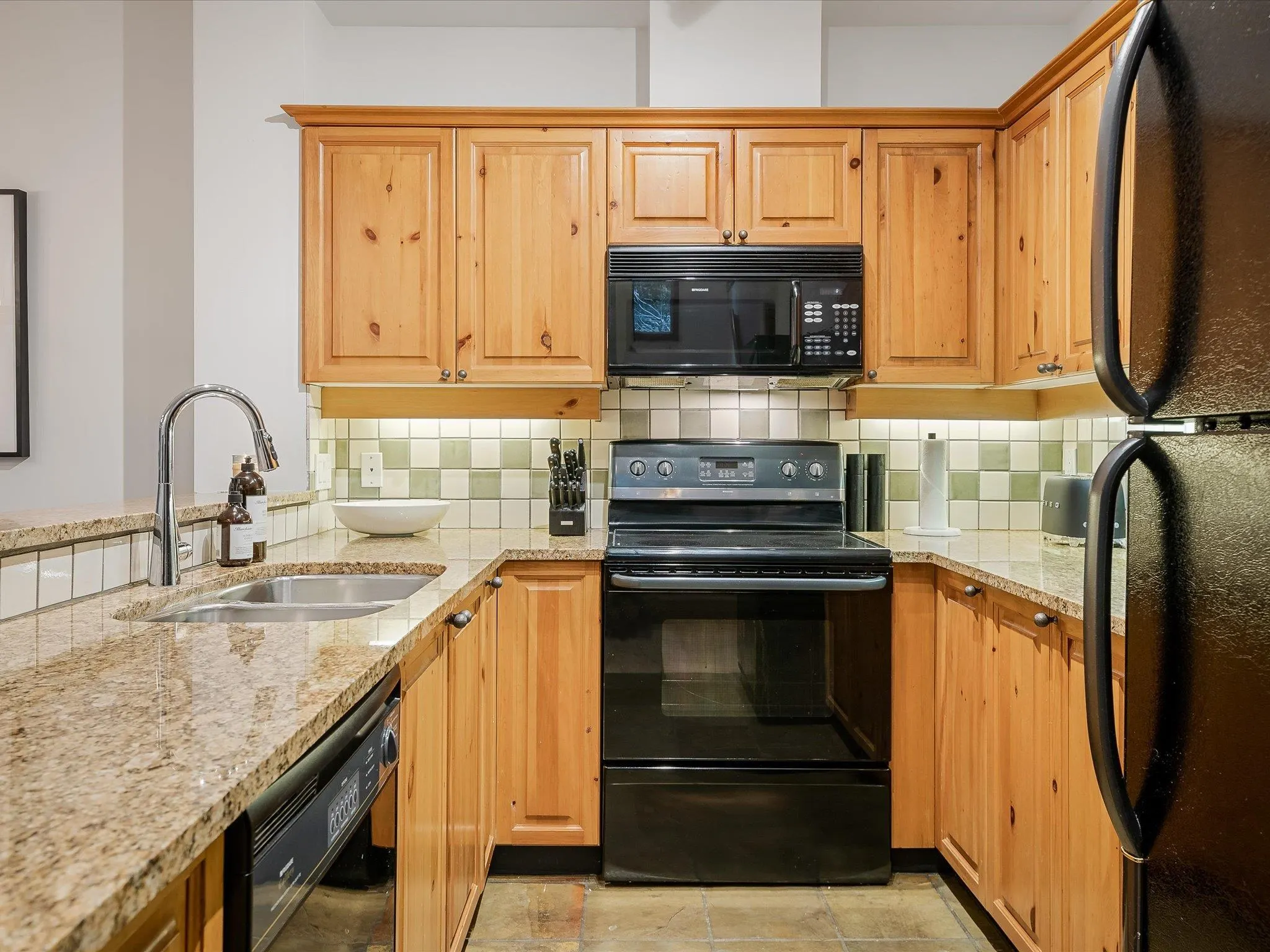 1 4668 Blackcomb Way