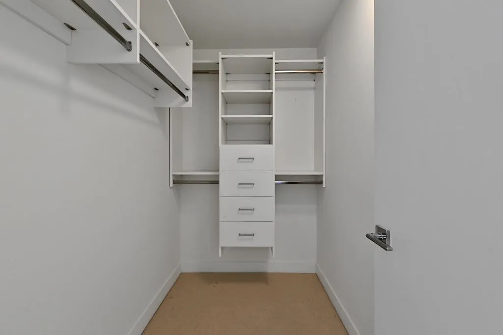 1902 1588 Johnston Road