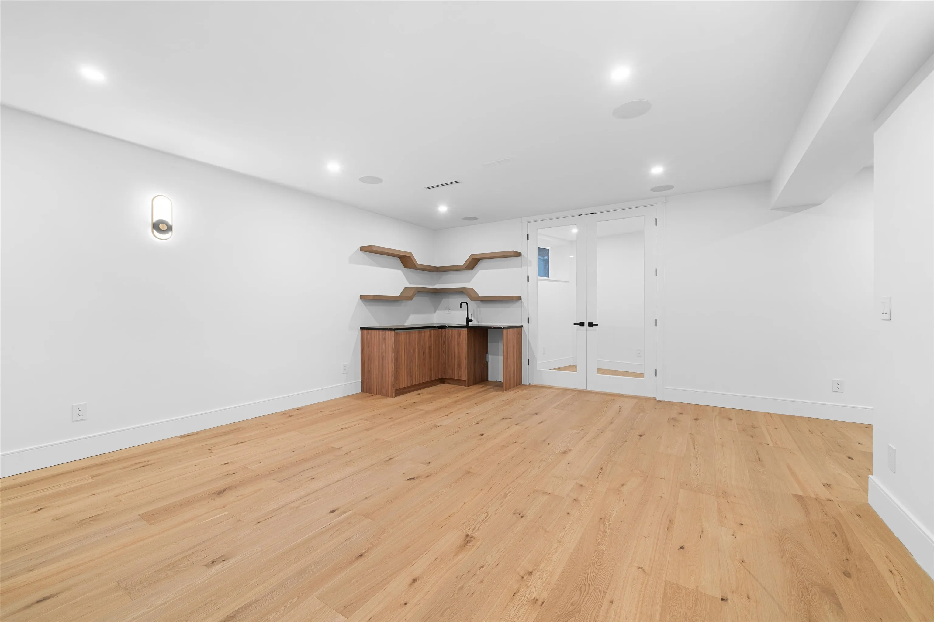 687 Poplar Street