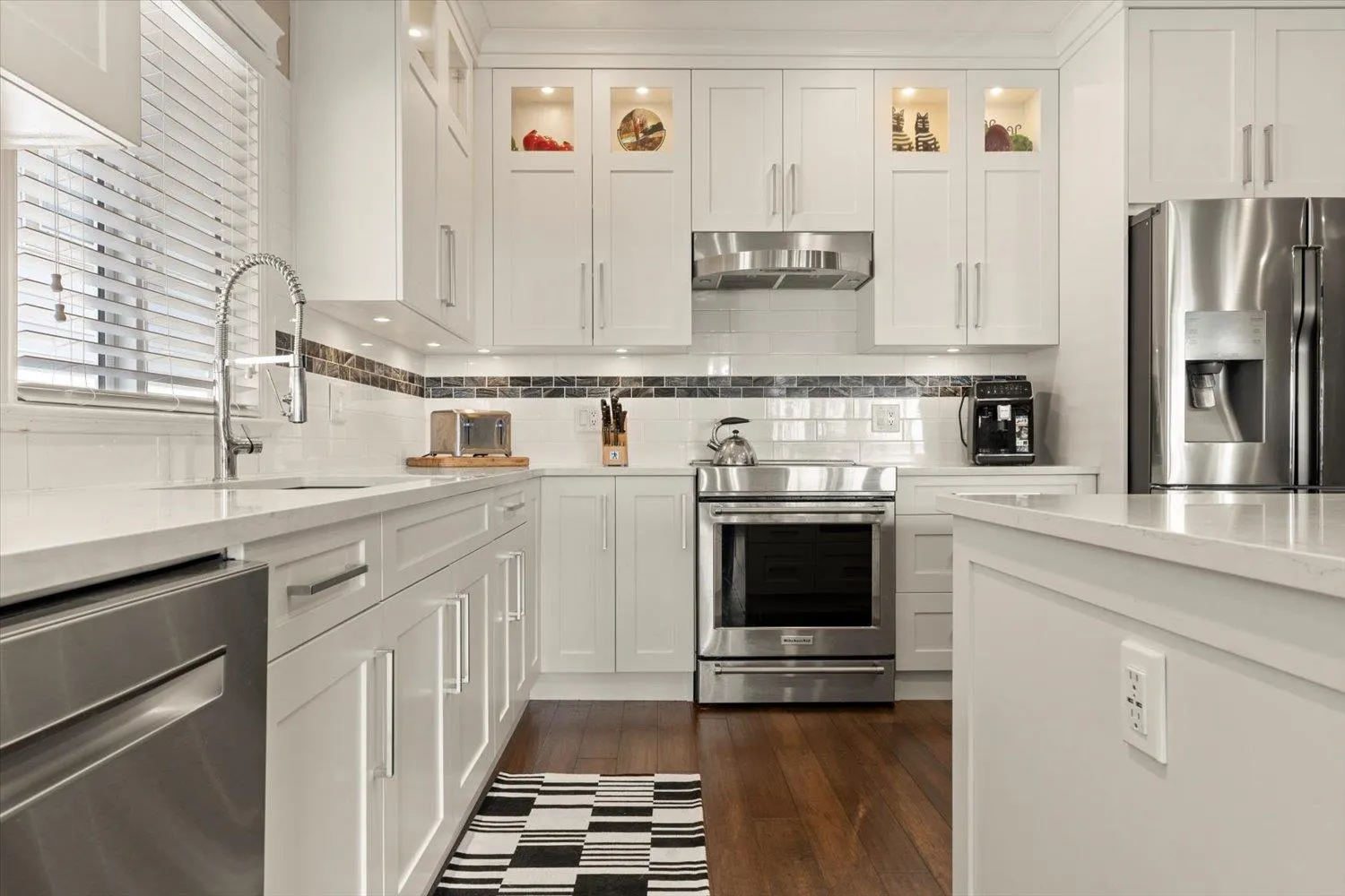 3552 Bassano Terrace