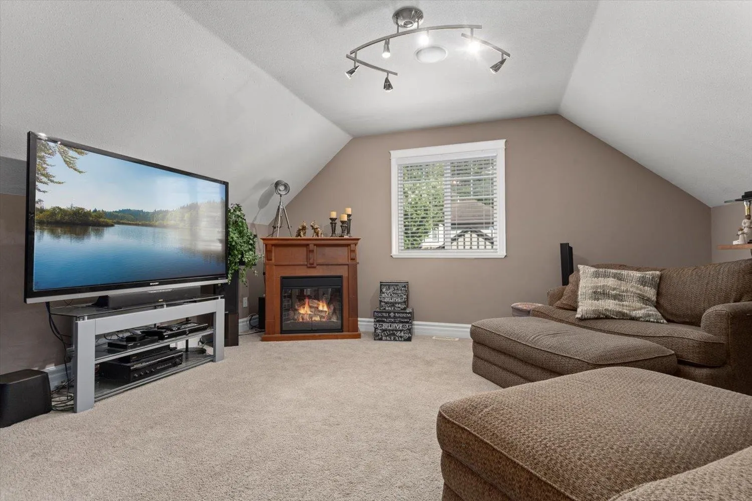 3552 Bassano Terrace