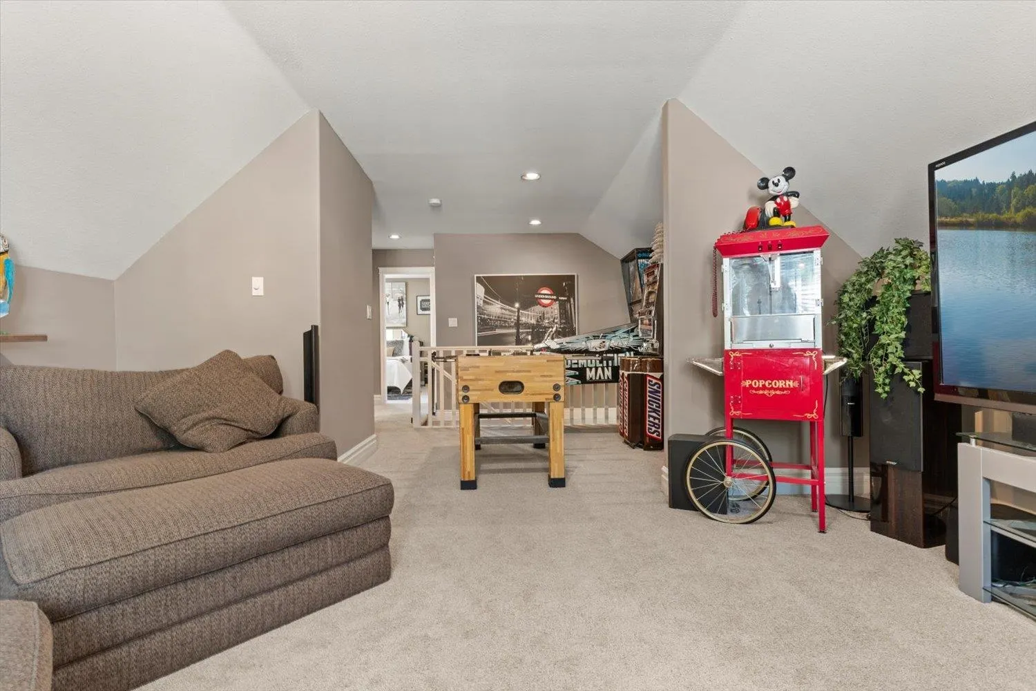 3552 Bassano Terrace