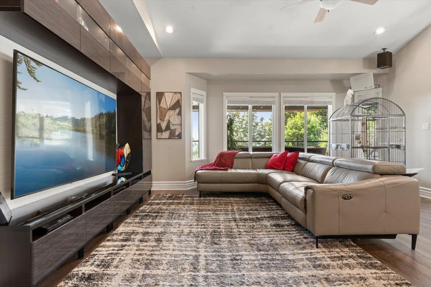 3552 Bassano Terrace