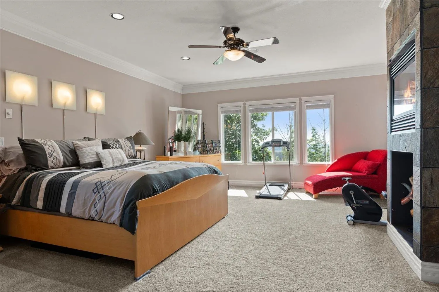 3552 Bassano Terrace