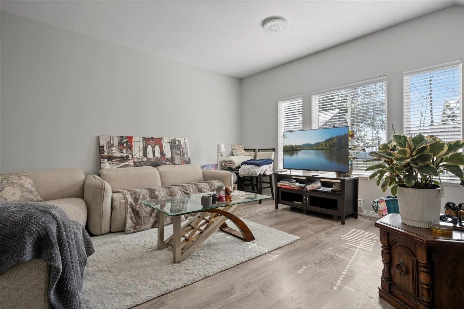 3552 Bassano Terrace