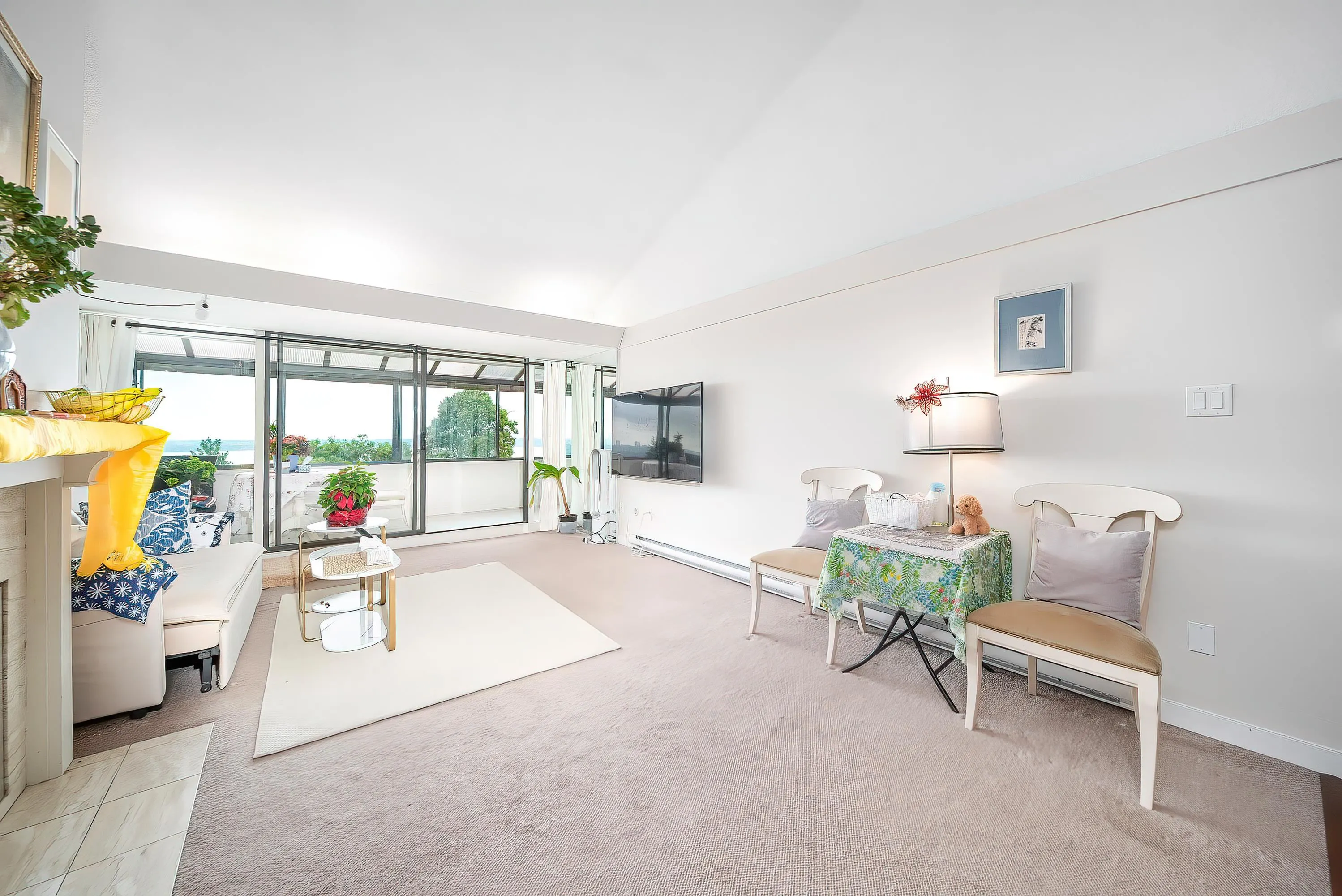 49 2202 Folkestone Way