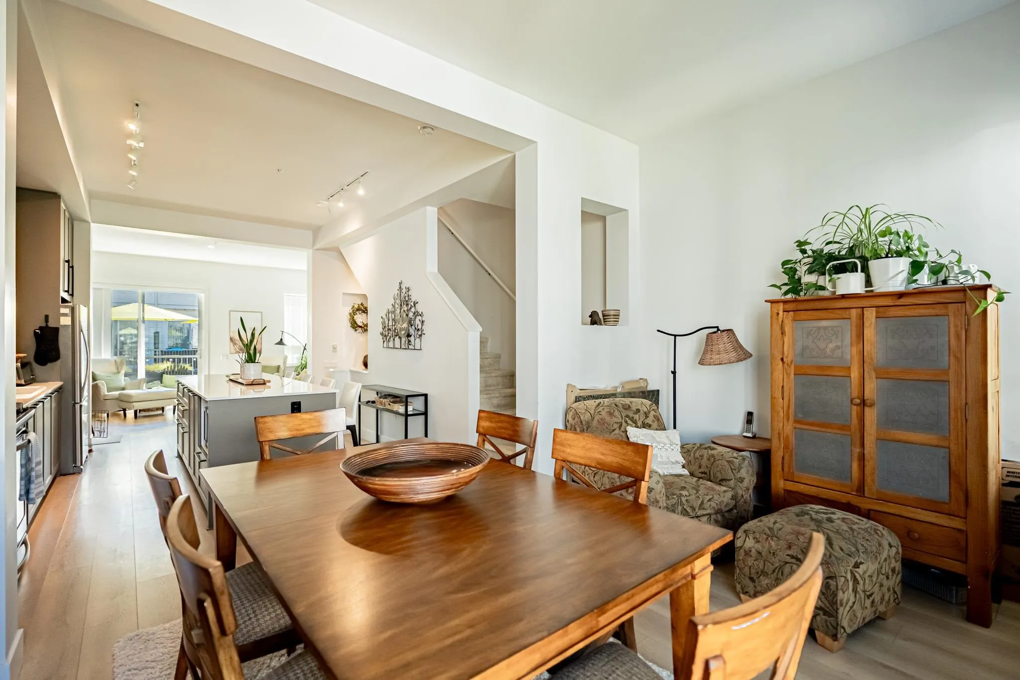 56 4638 Orca Way