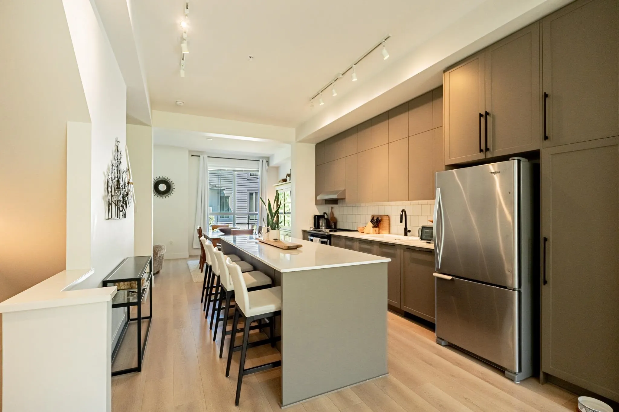 56 4638 Orca Way