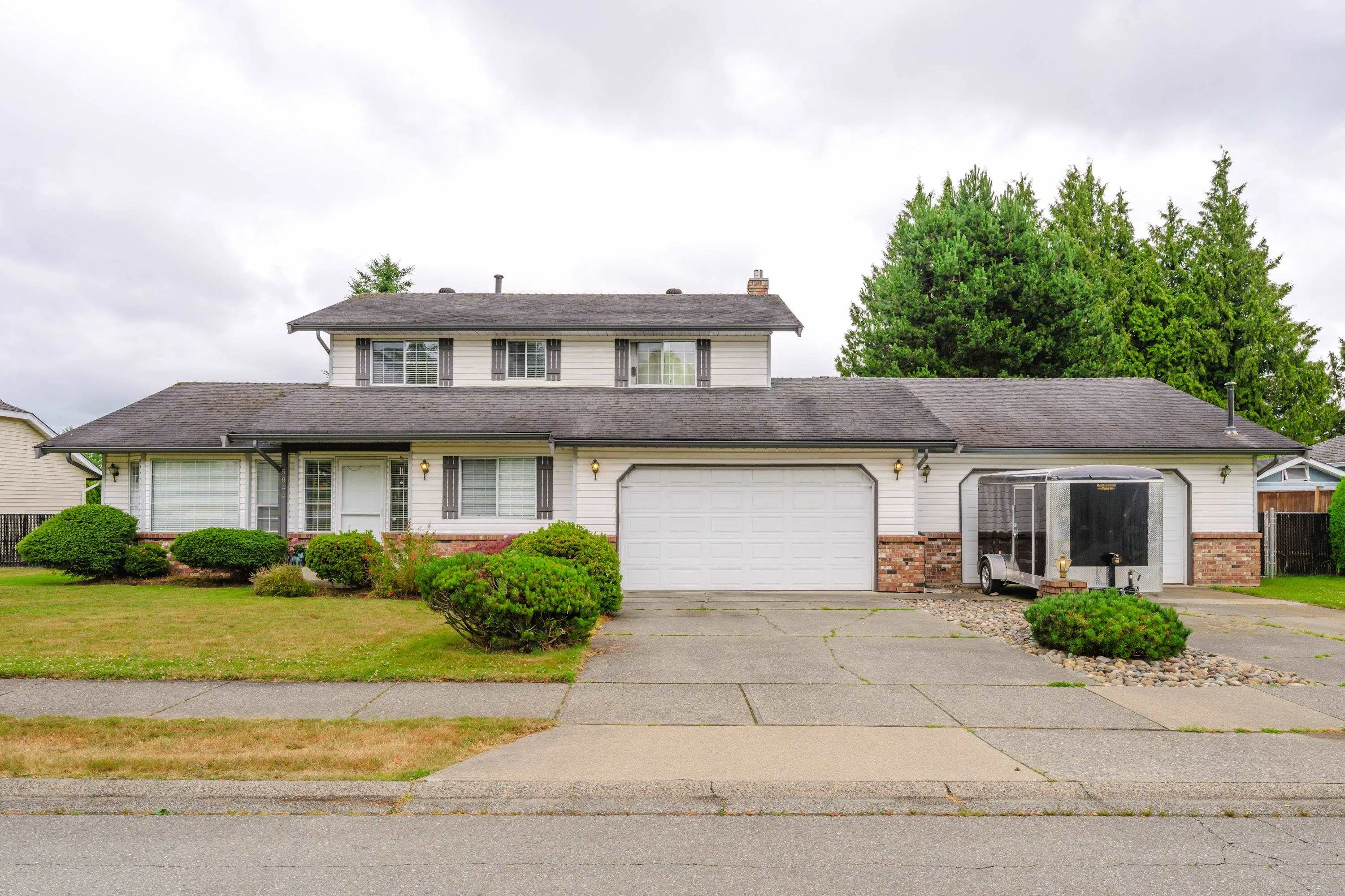 5644 E Sunrise Crescent