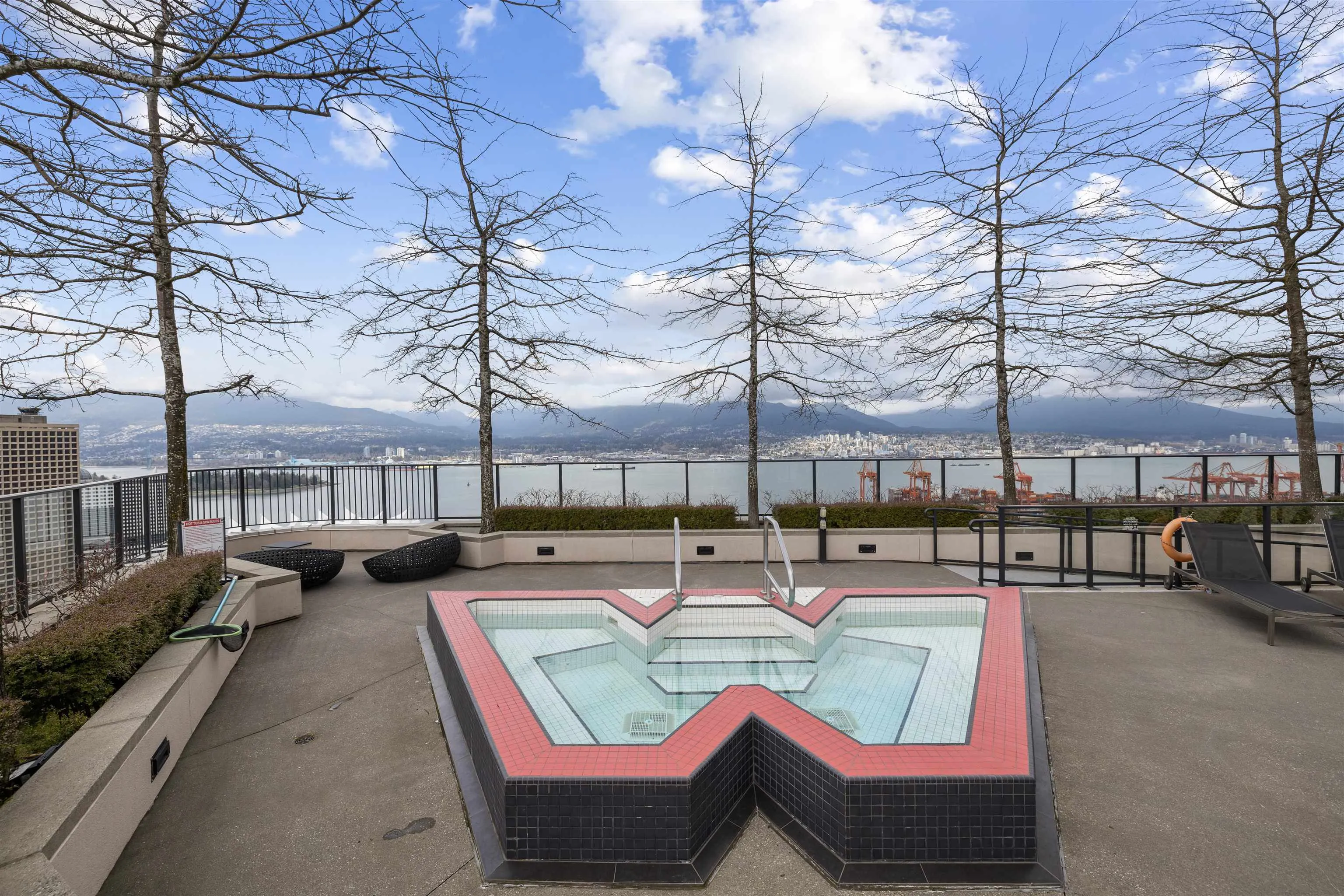 1407 108 W Cordova Street