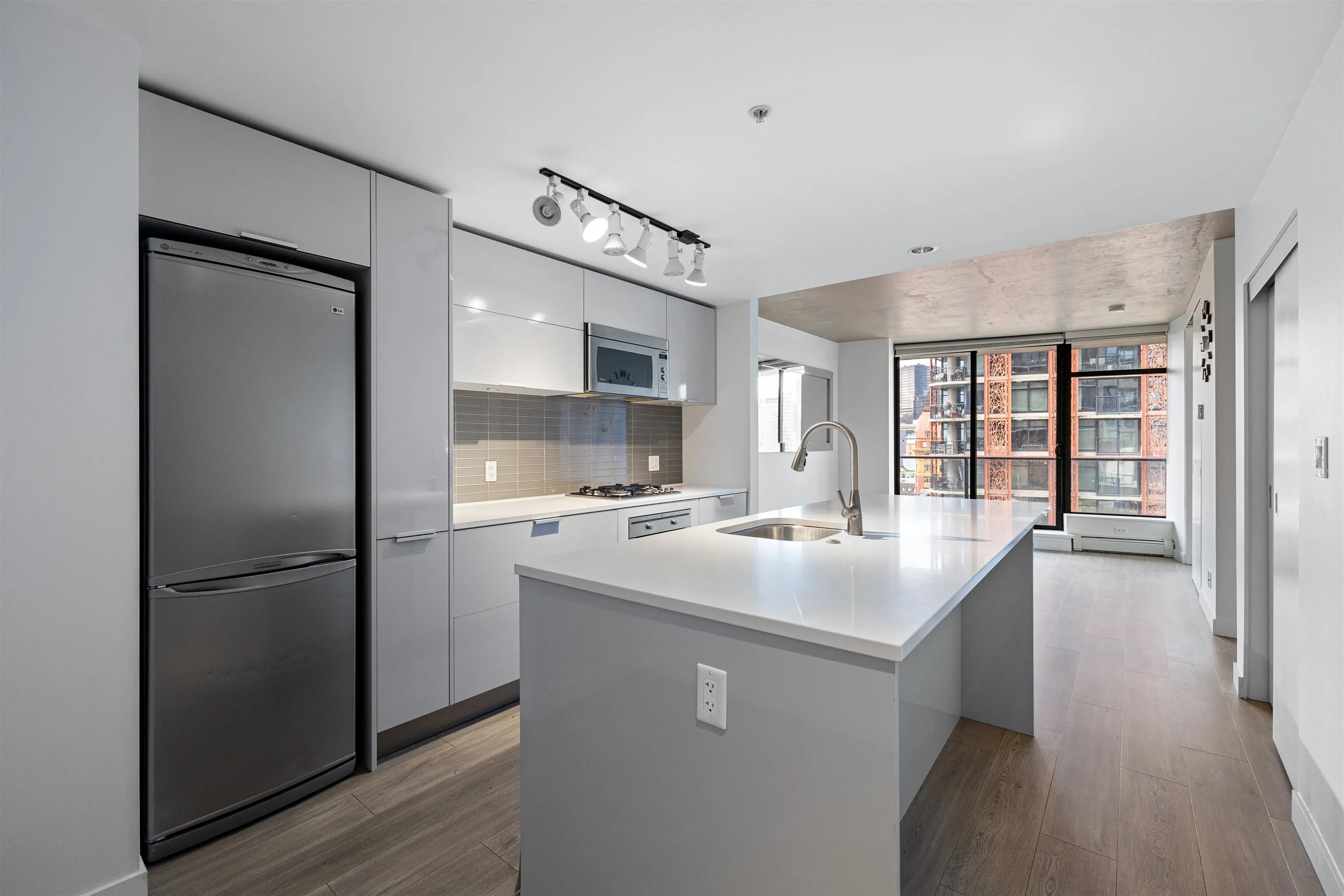 1407 108 W Cordova Street