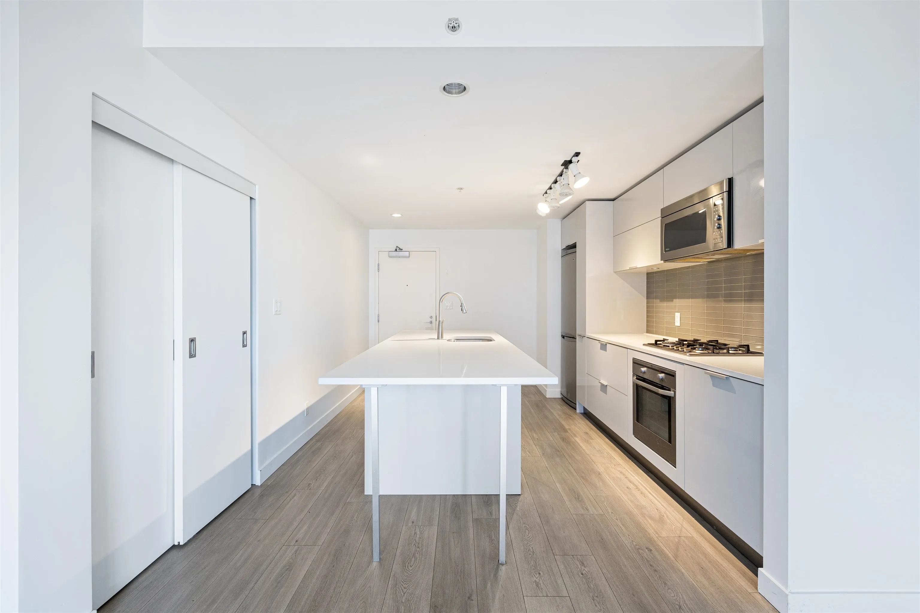1407 108 W Cordova Street