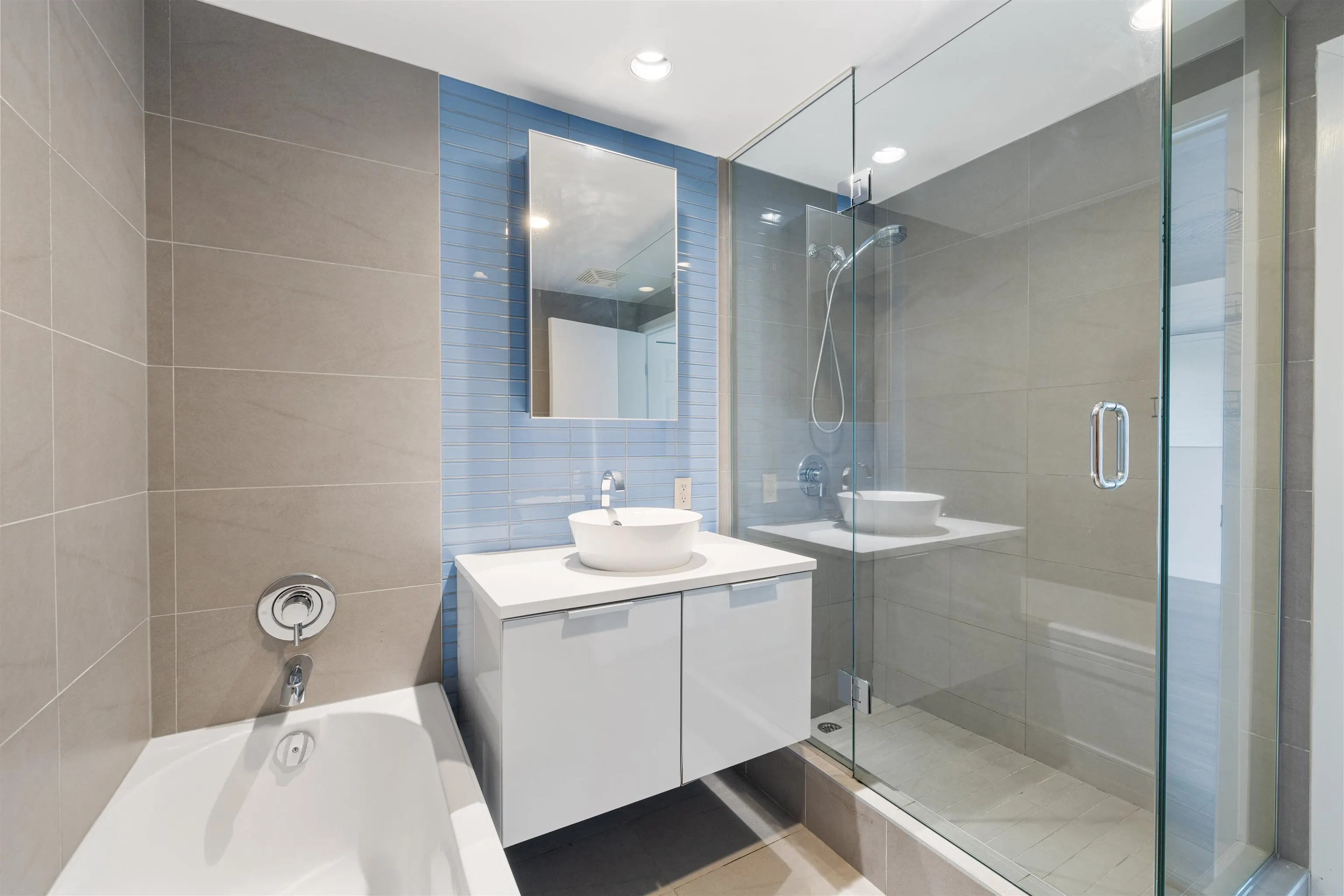1407 108 W Cordova Street