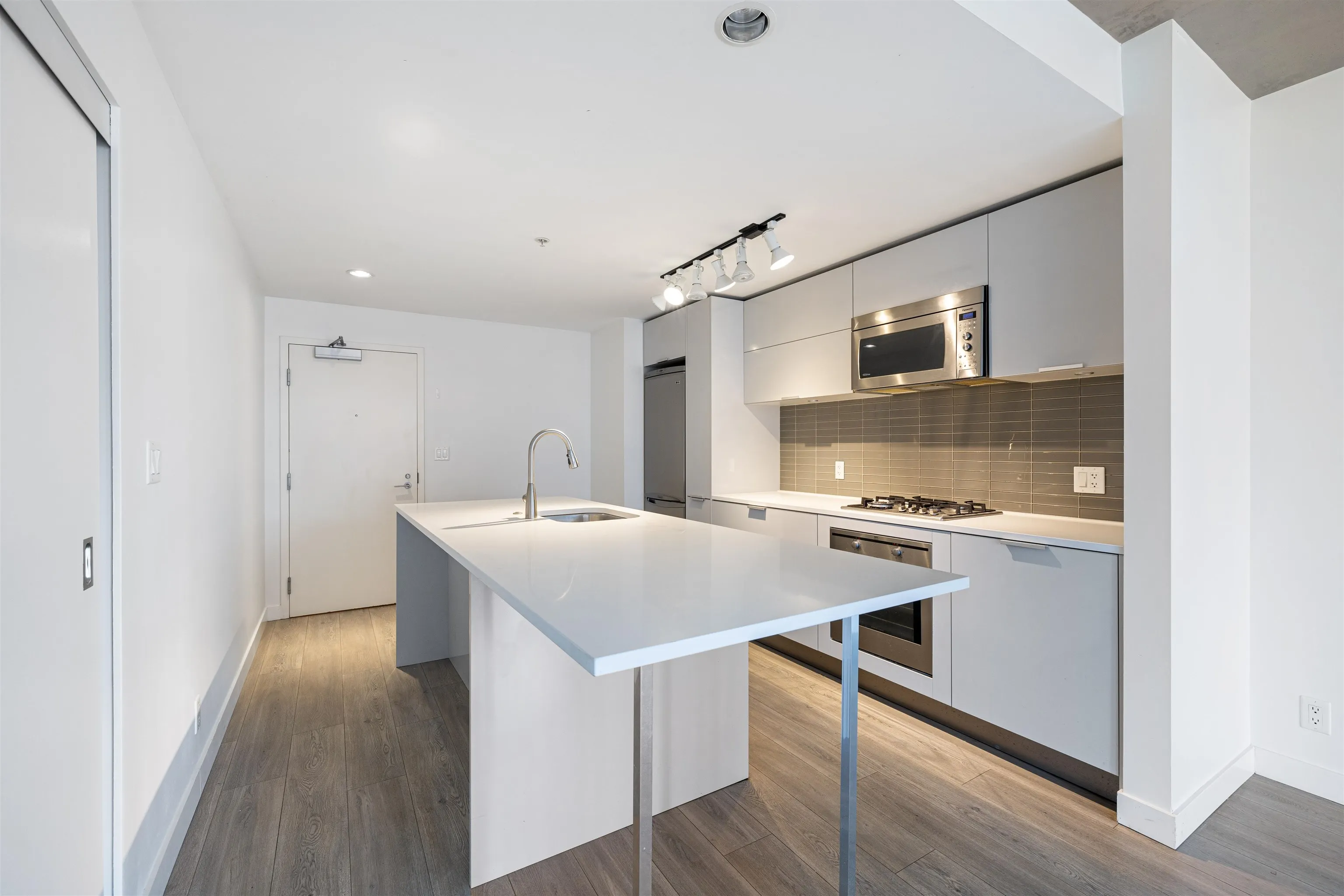 1407 108 W Cordova Street