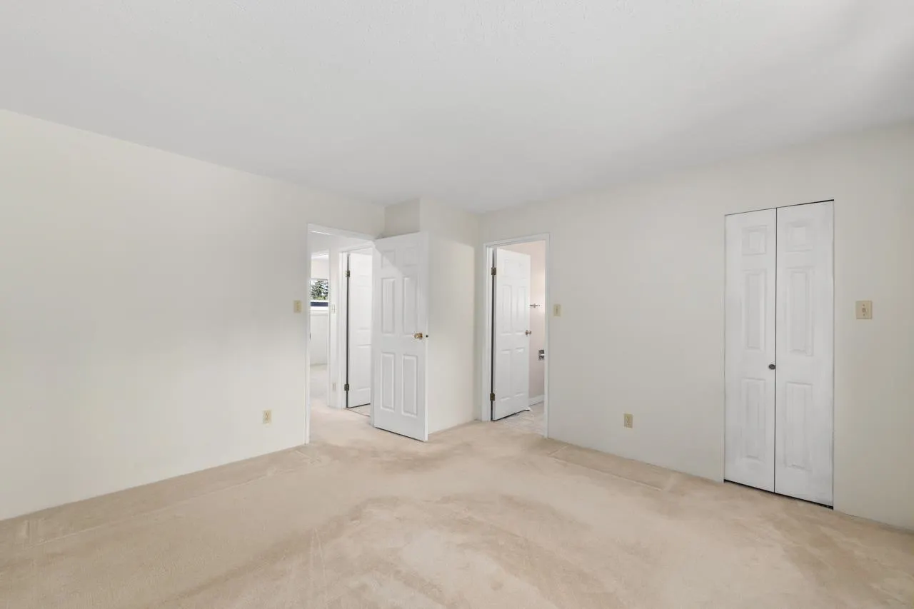1605 Hemlock Place