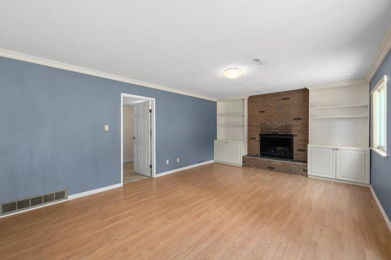1605 Hemlock Place