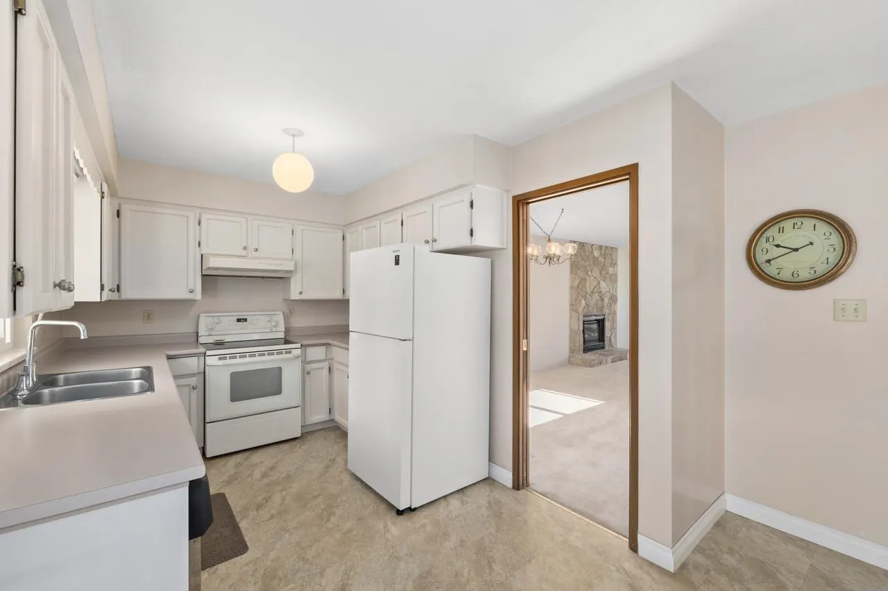 1605 Hemlock Place