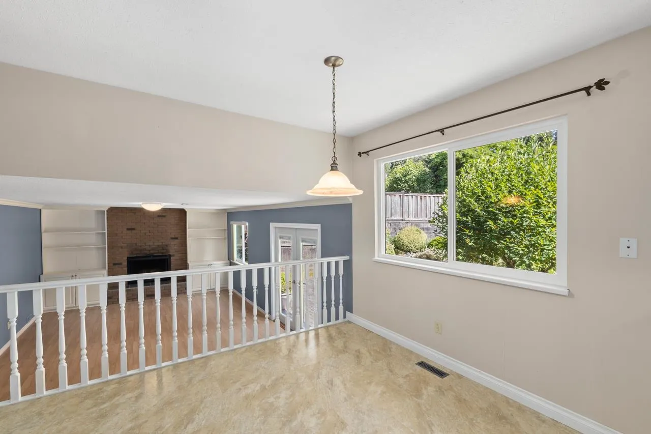 1605 Hemlock Place