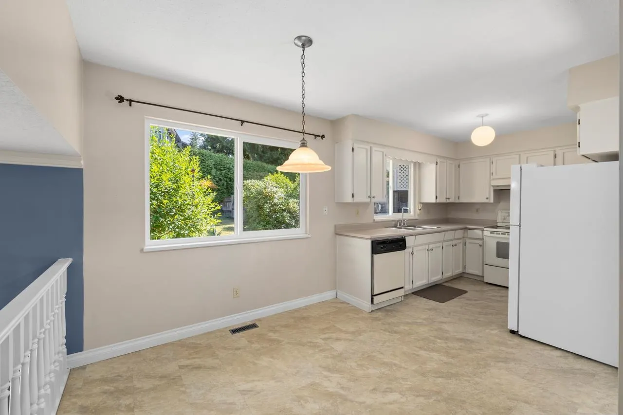 1605 Hemlock Place