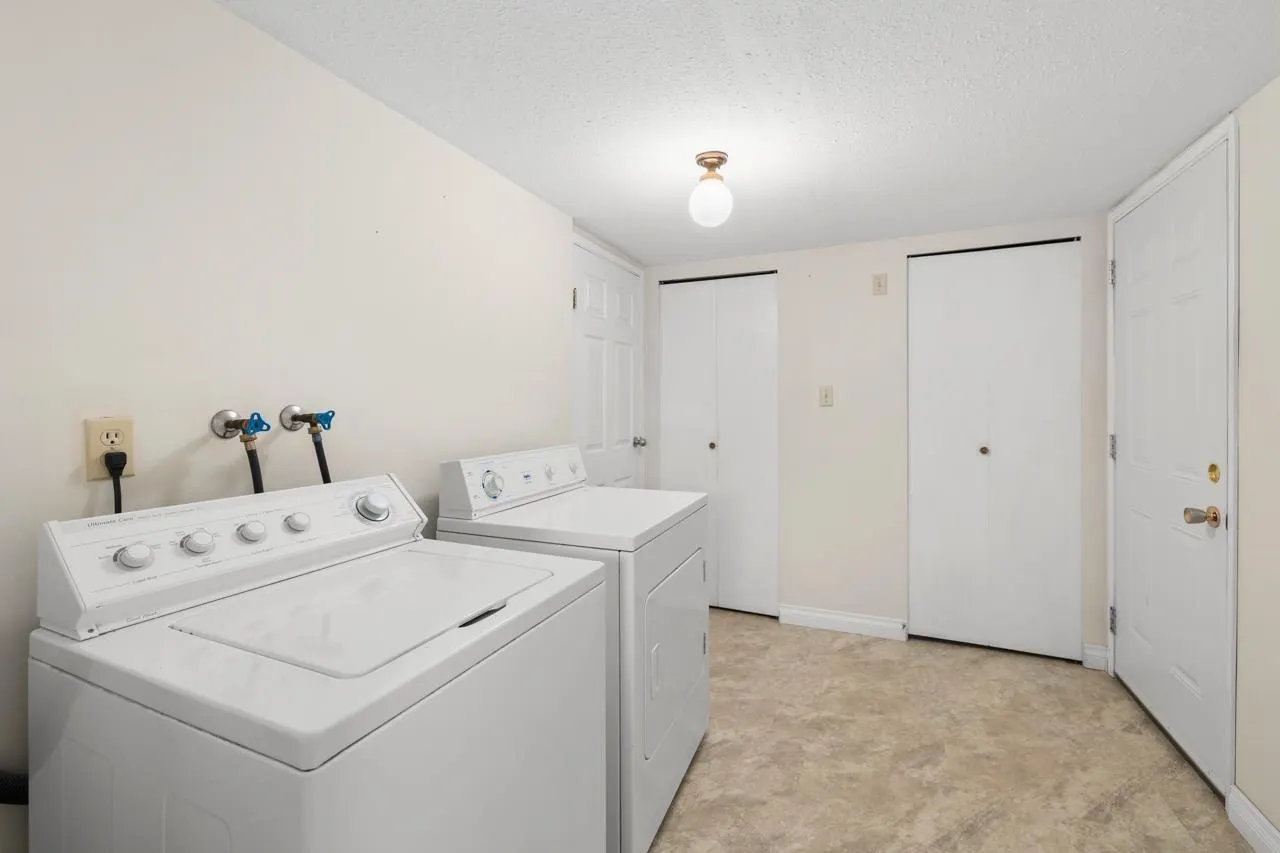 1605 Hemlock Place