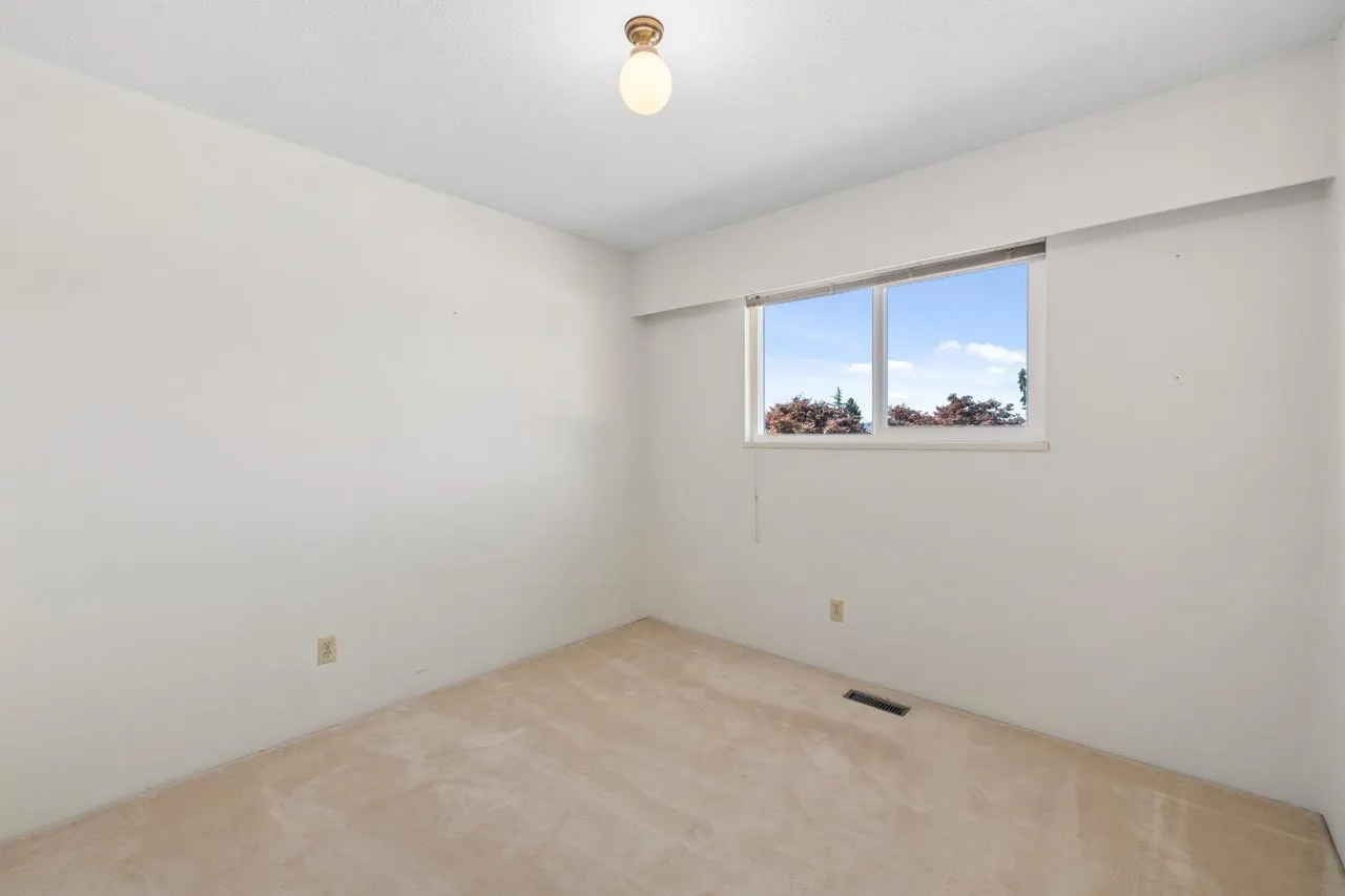 1605 Hemlock Place