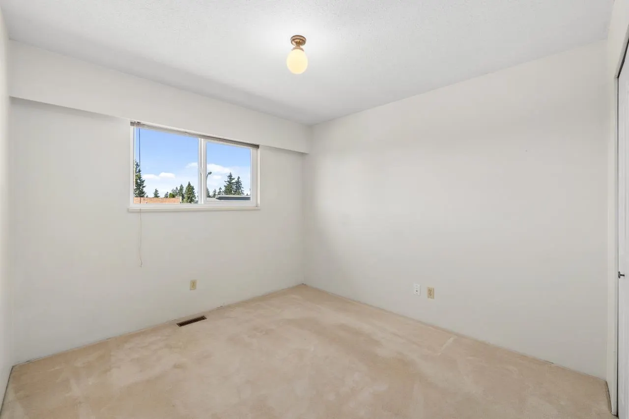 1605 Hemlock Place